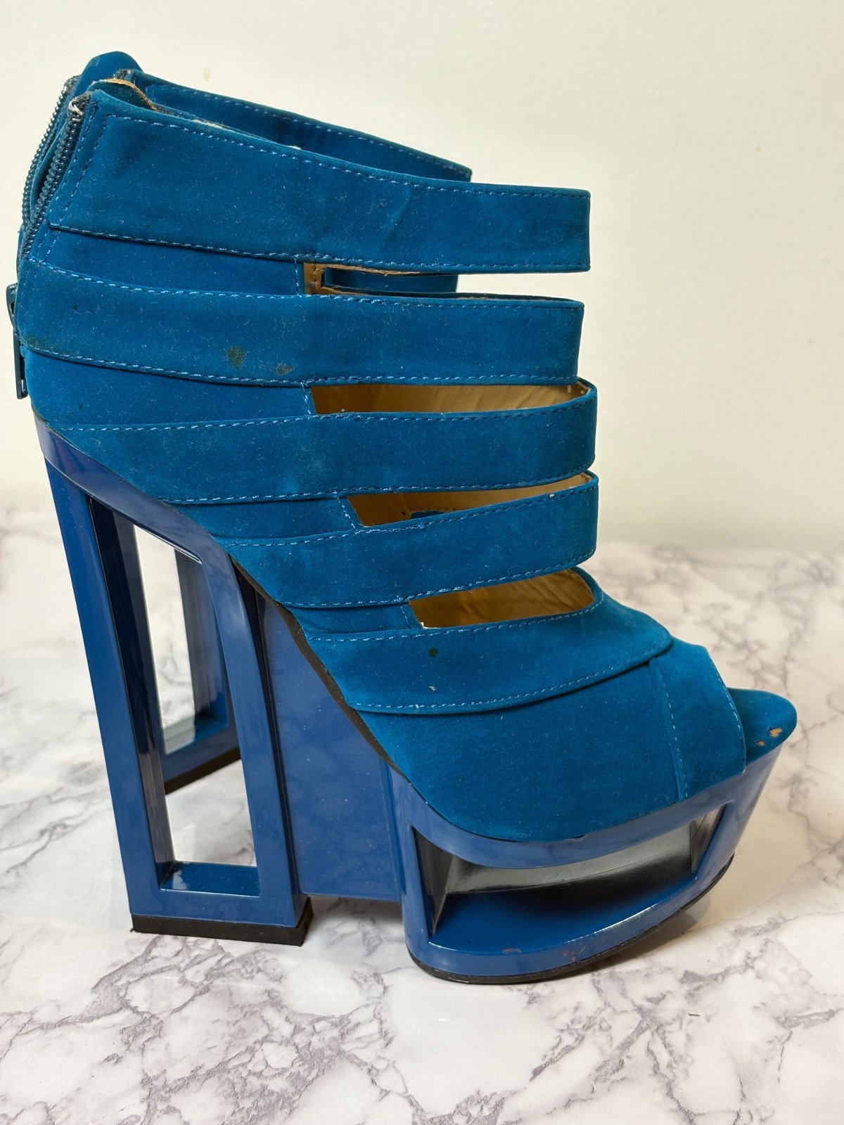Women’s Bumper Blue Velvet PU Platform Wedged Like Heels Size 6.5