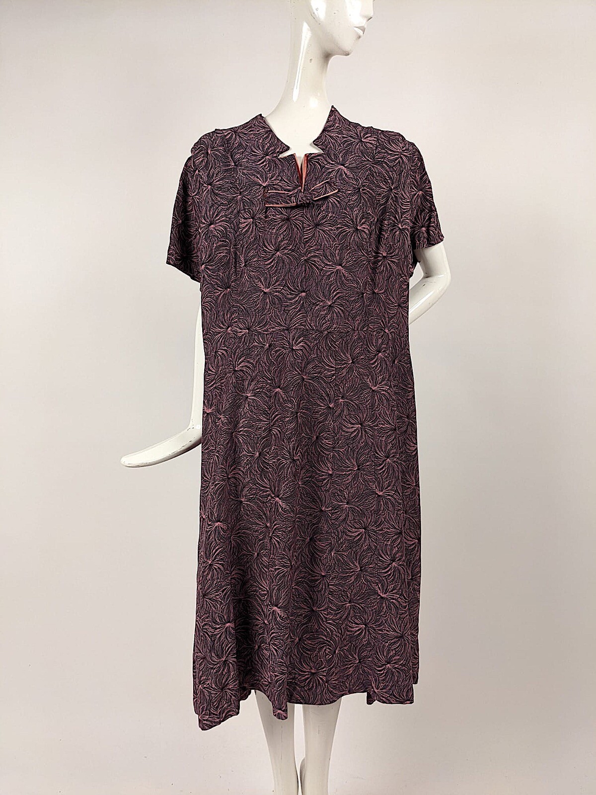 VINTAGE 1940’S MULTI COLOR NOVELTY PRINT RAYON DRESS W SATIN TRIM FRONT LG SIZE