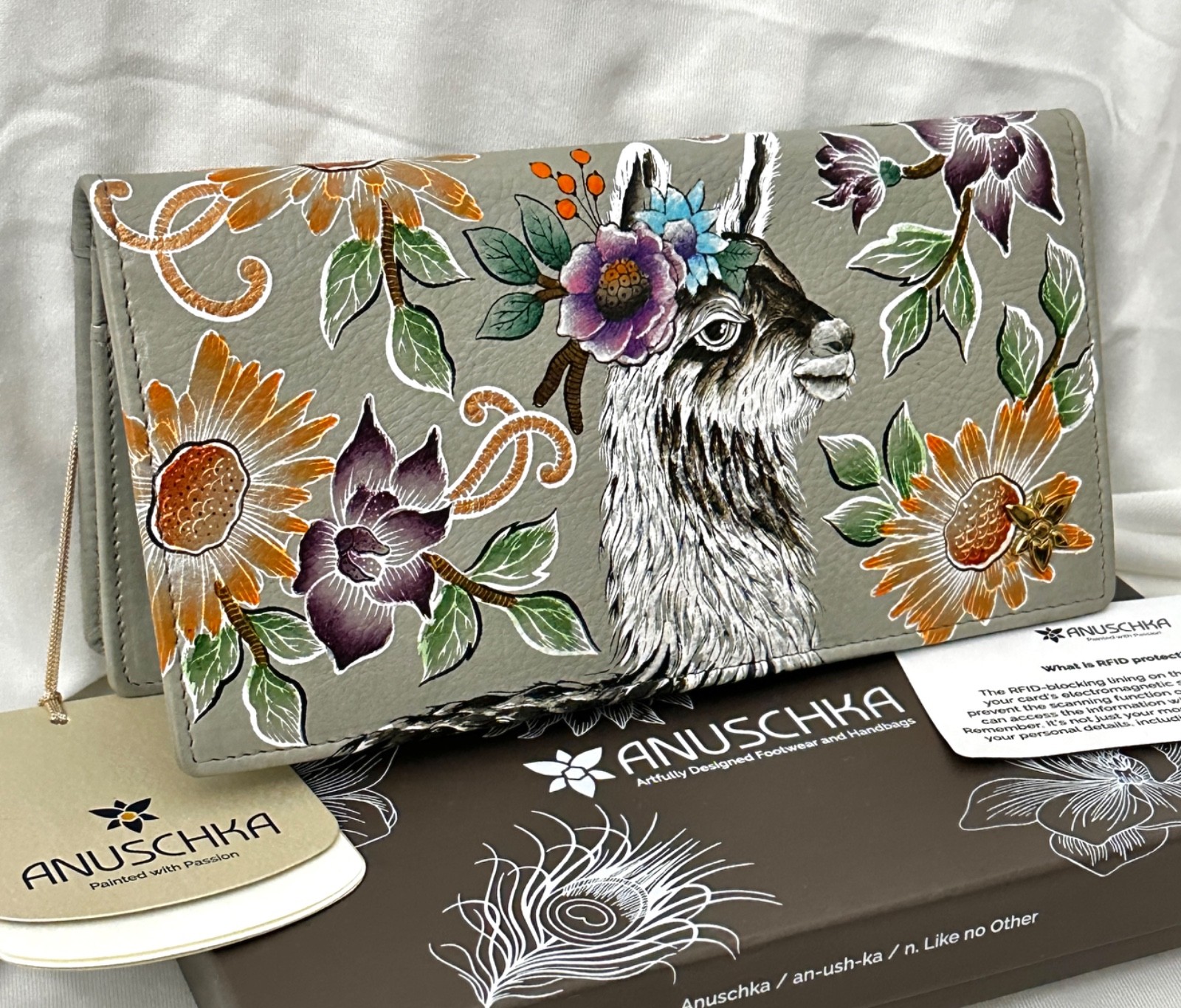 ANUSCHKA NWT🦙”RARE” RFID Bi-Fold Snap Clutch Wallet – Garden Llama 1785-GLL