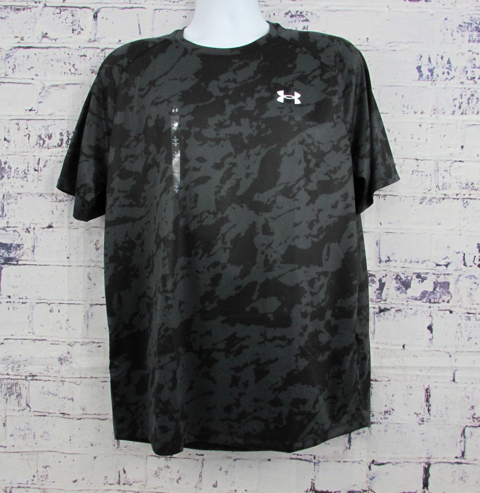 Under Armour Tech 2.0 Camo Print Short Sleeve Men’s Tee Size Large Loose NWT.