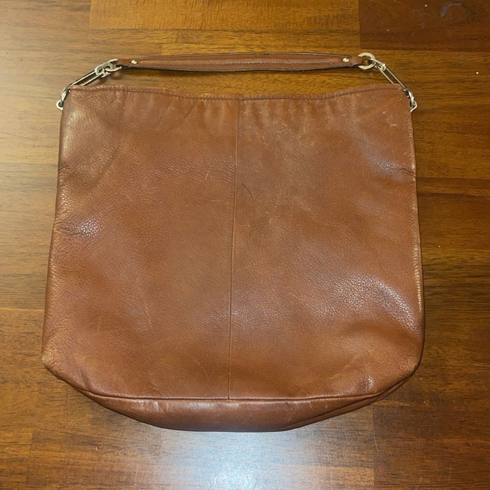 Coach Madison Pebbled Leather Shoulder Bag. Camel brown. Code 27858.