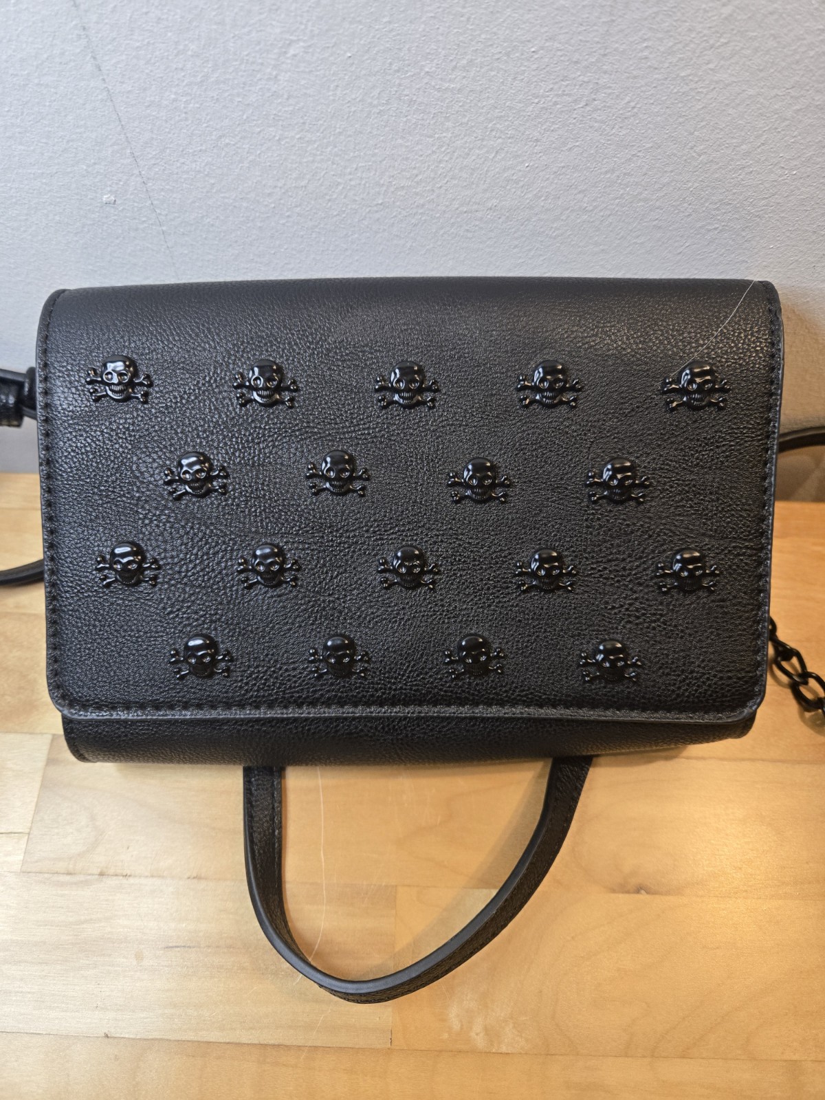 Betsey Johnson XOSybil Crossbody Shoulder Clutch Black w/Skull Studs – Used Once