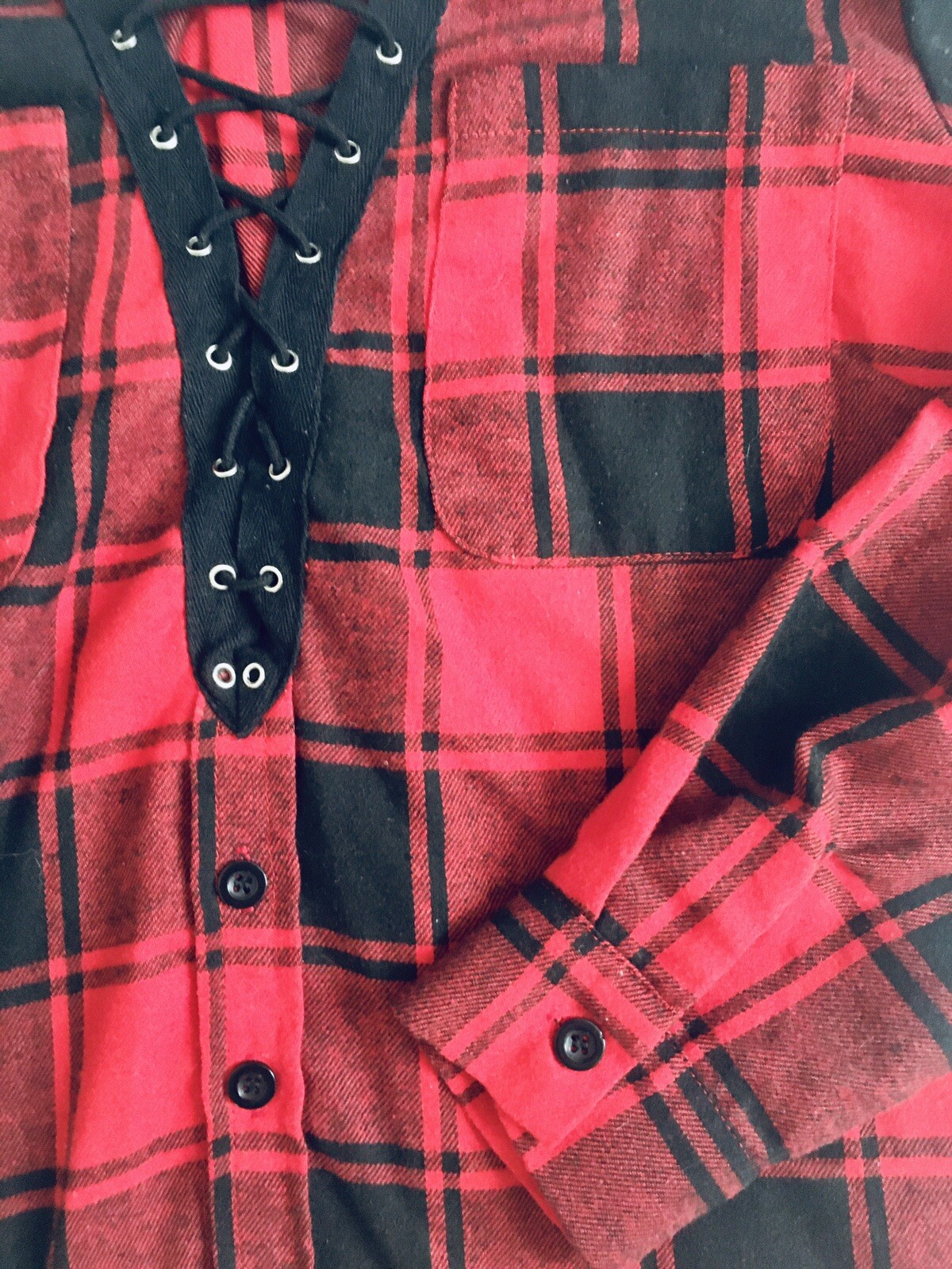Yidarton Women’s Plaid V-Neck Sz Small Button Lace Up Shirt Red/Black