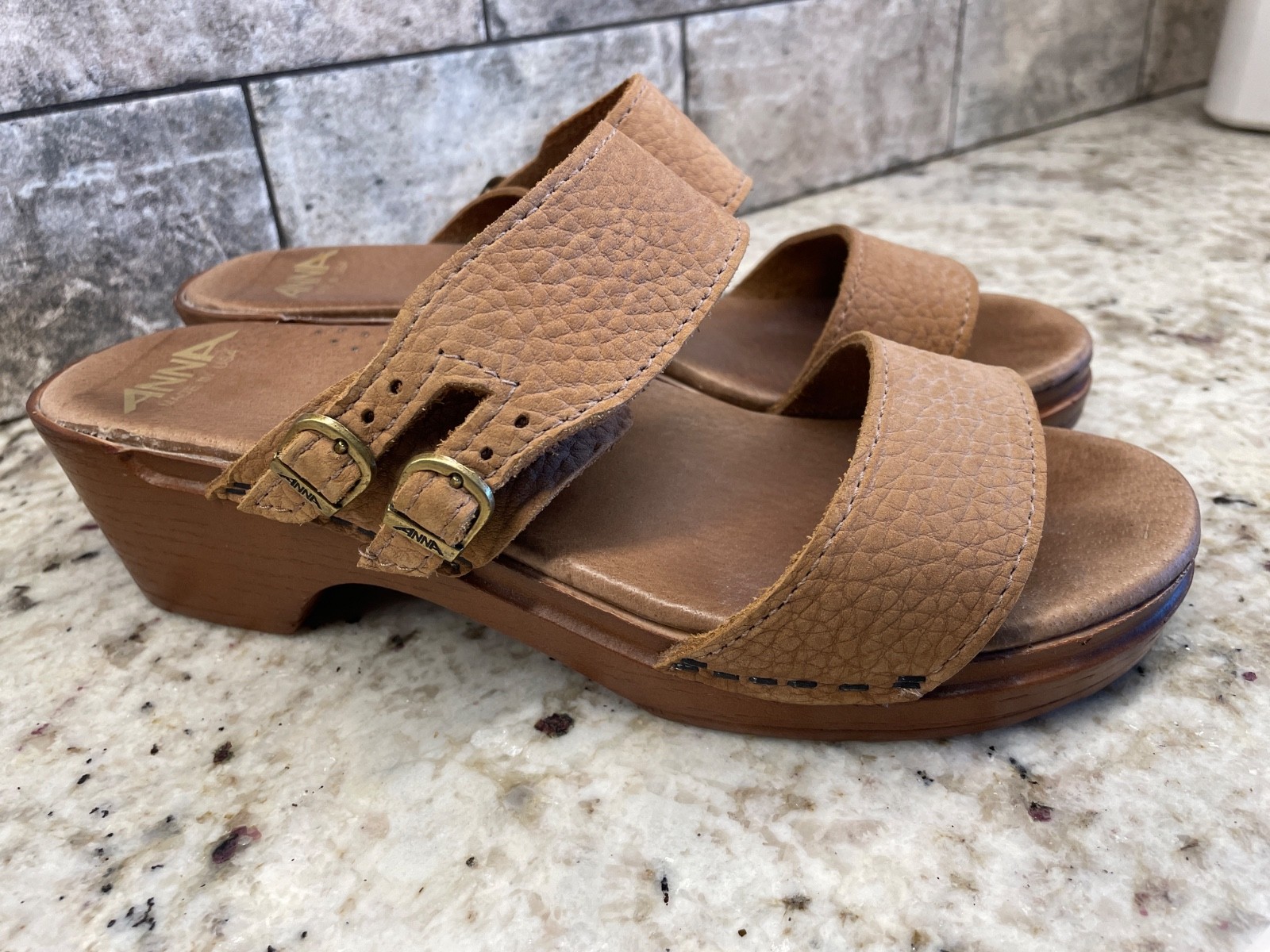 ANNA Made In USA Clogs Sandals 2.25″ Pebbled Tan Brown Leather 2 Strap EUC ~ 11
