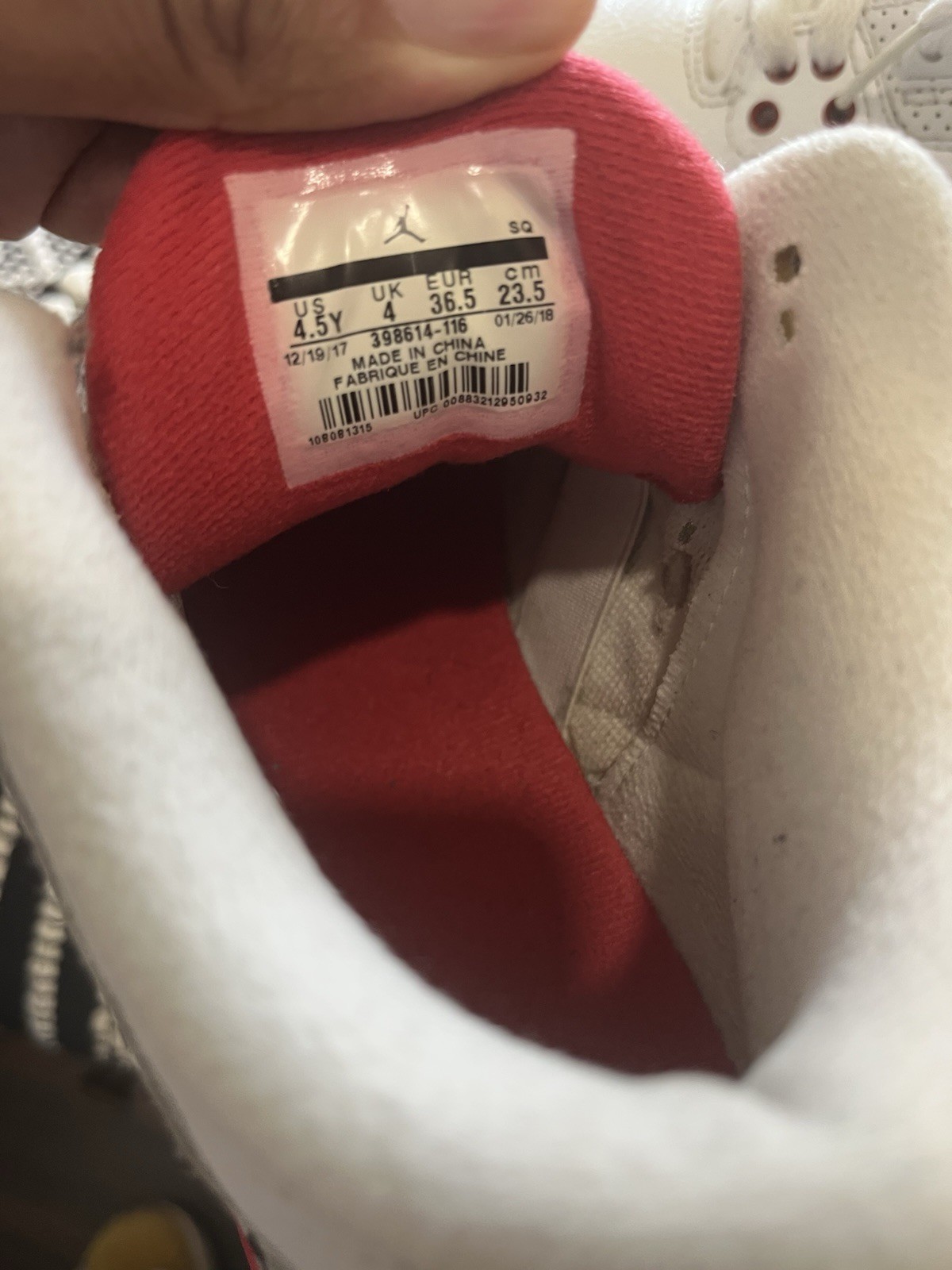 Jordan 3 OG white And Red Size 4.5