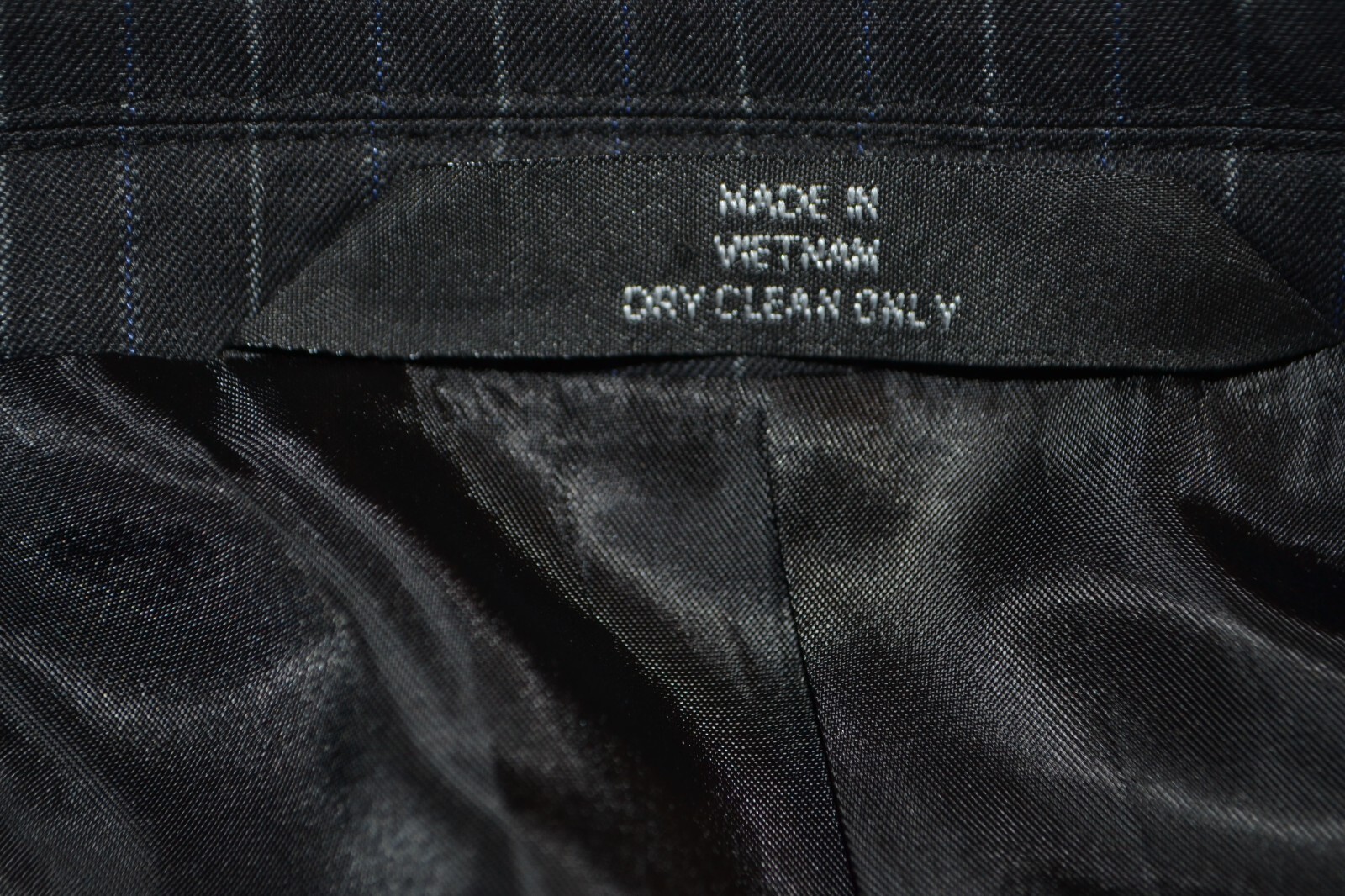 Haggar Men Black Pinstripe Daul Vented 3 Front Button Suit Sz 42R Wst 36×28