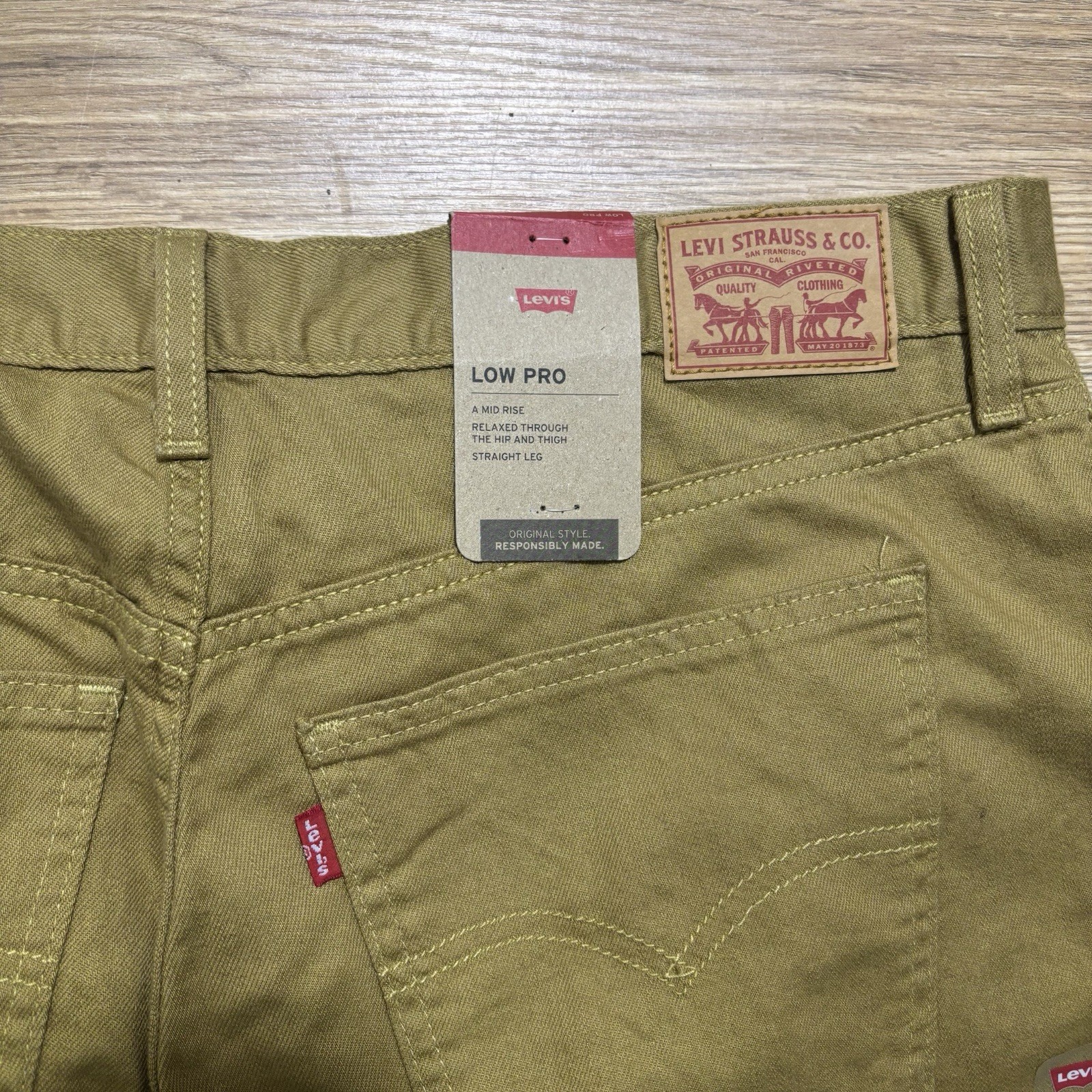 Levi’s Low Pro Straight Pants Women’s 32×30 Tan Relaxed Denim Jeans NWT
