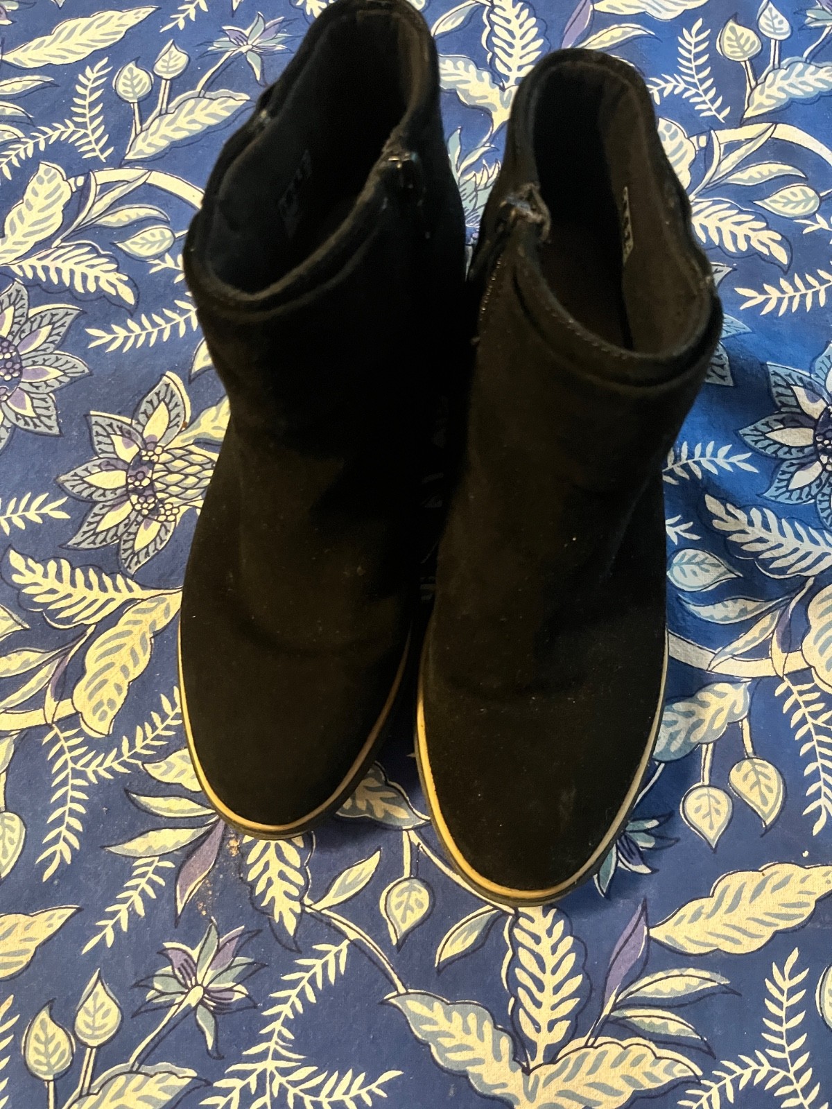 New black Clark s side zip suede short boots size 7.5. 6 inches