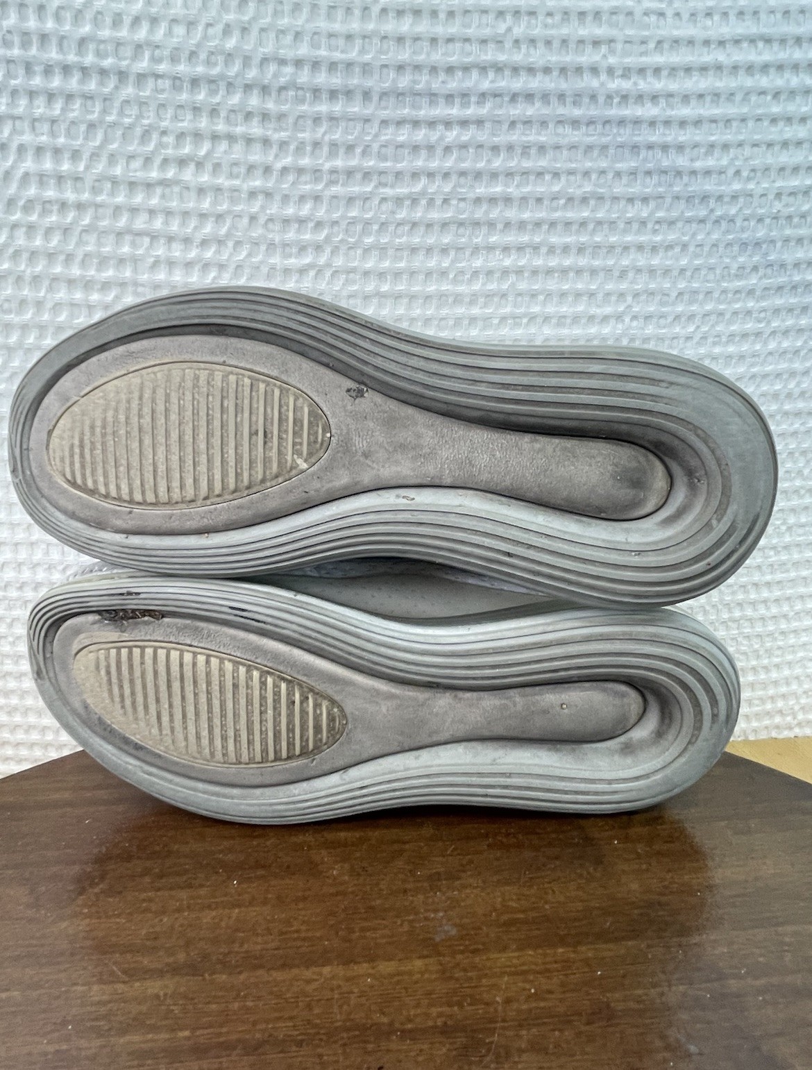 Nike Air Max 720 Vast Grey White Athletic Shoes Women’s Size 9.5 Sneakers