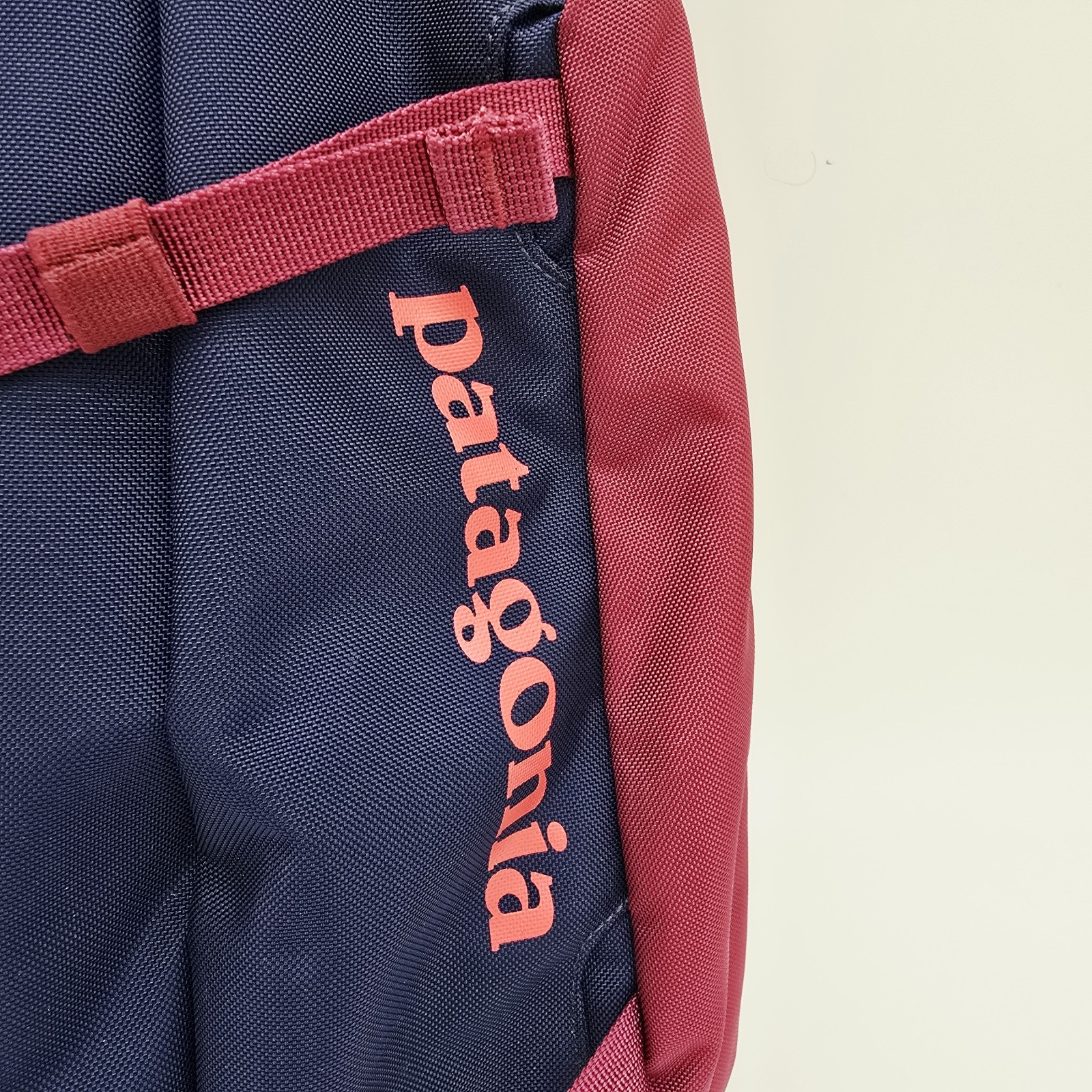 Patagonia Atom 8L Classic Burgandy/Navy Crossbody Sling Bag Backpack – Read