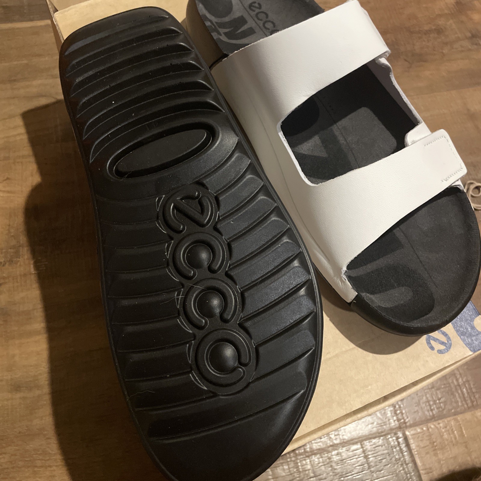 ECCO 2nd Cozmo W Two Strap Sandals Women’s 40 US 9-9.5 White Black Leather
