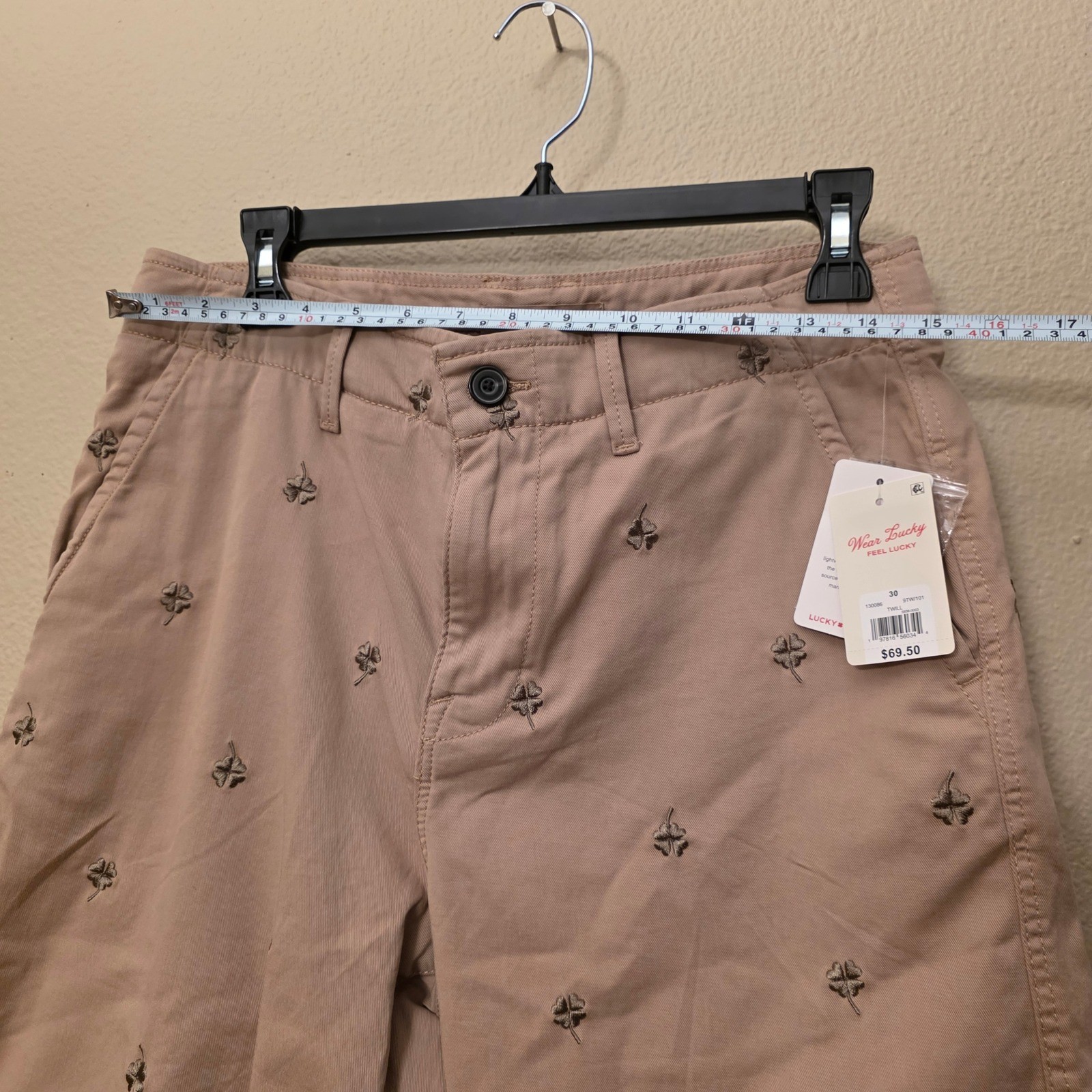 Lucky Brand Mens 30 Tan Embroidered Four Leaf Clover Chino Shorts 9TW/101 NEW
