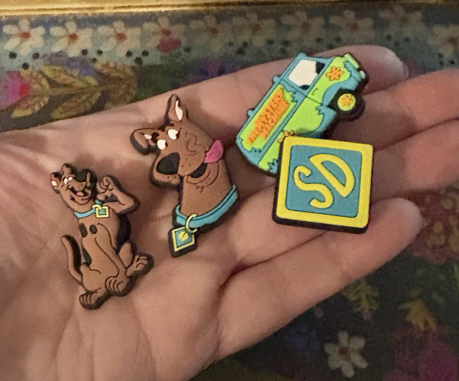 12 Piece Cartoon SCOOBY DOG & FRIENDS Shoe Charms Shoe Decorations SHAGGY THELMA