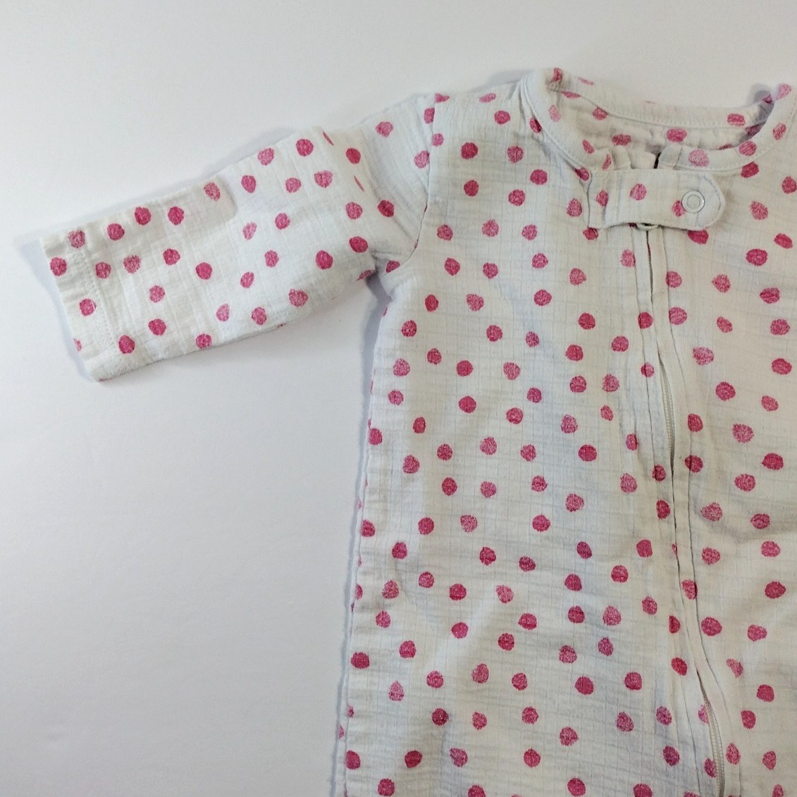 KeaBabies Soothe Zippy Swaddle Wrap 0-3M & Aden Girls Footed Sleeper 0-3M Pink