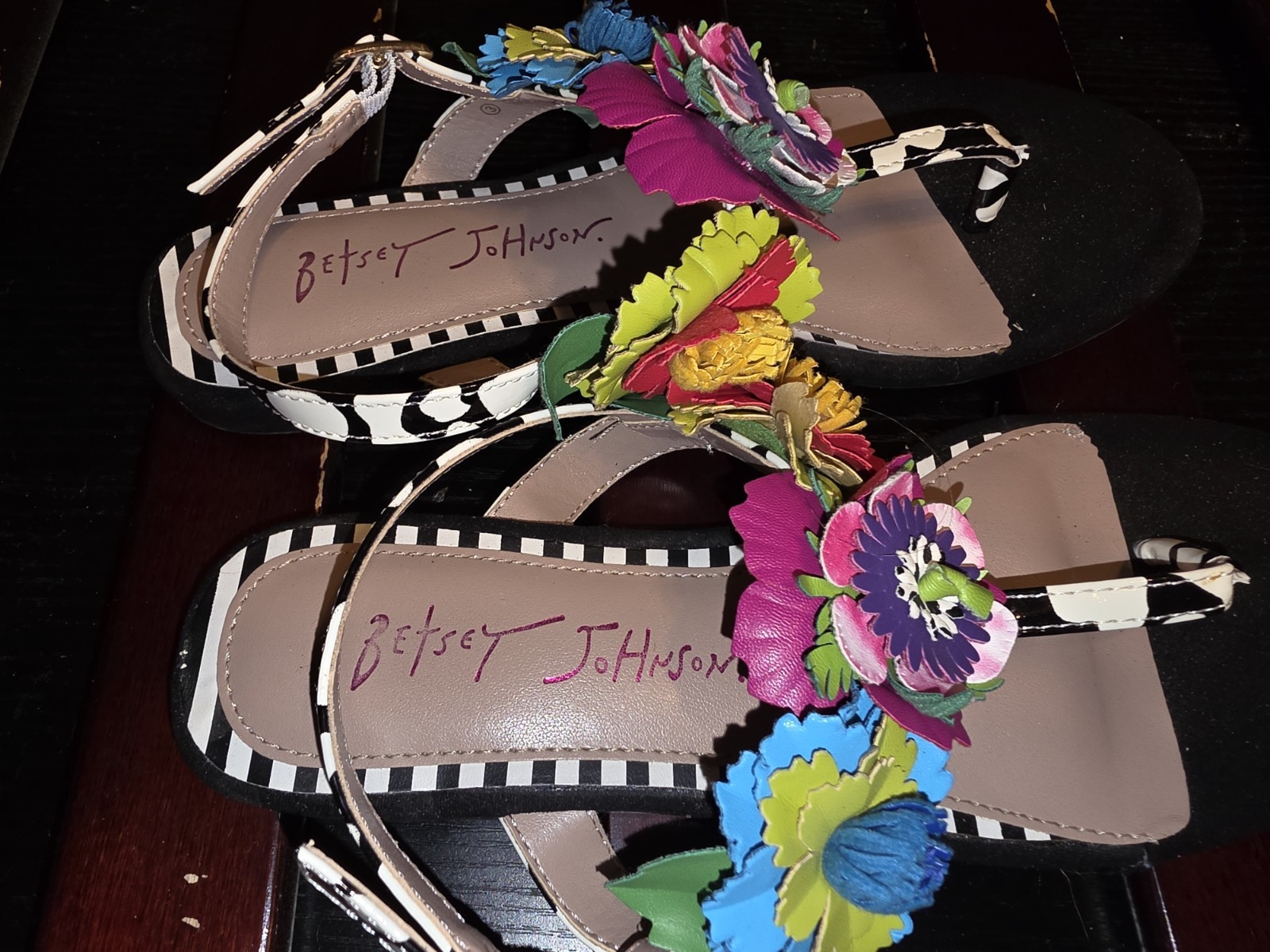Betsey Johnson Kids US 3 Leather Thong Sandals Floral Buckle Ankle Strap