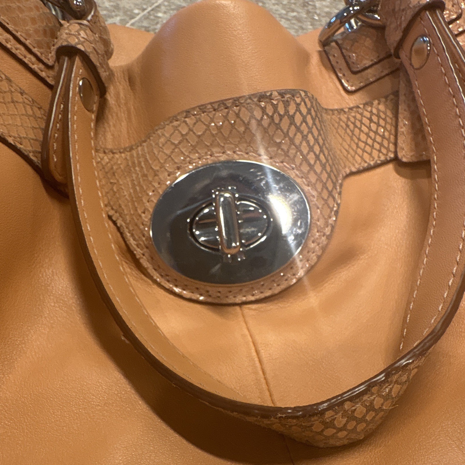 Coach Peach Handbag Turn Lock Zip Silver Hardware Lined Inner/Outer Pockets
