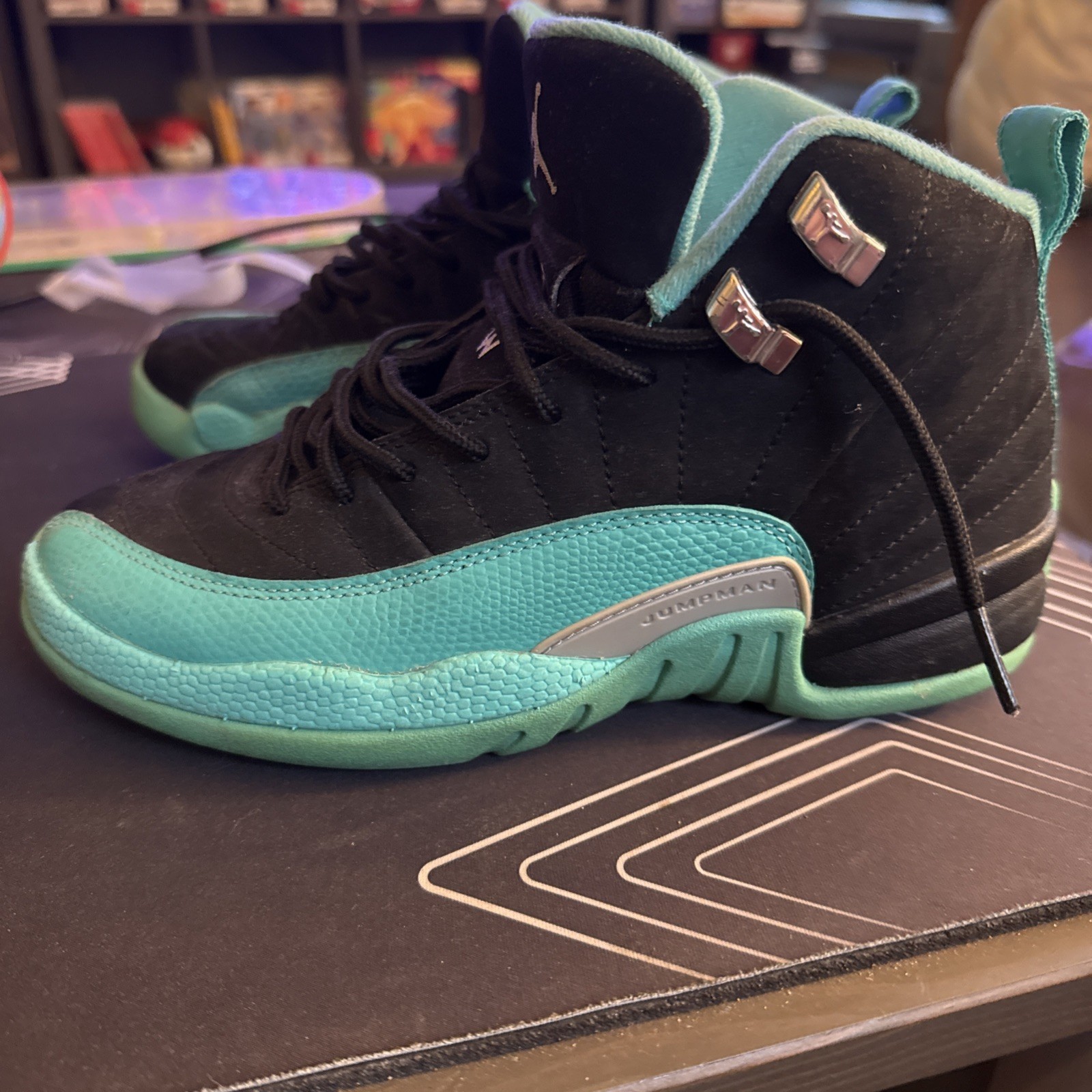 NIKE AIR JORDAN 12 RETRO GG BLACK/TEAL -HYPER JADE SIZE 4.5Y [510815-017]