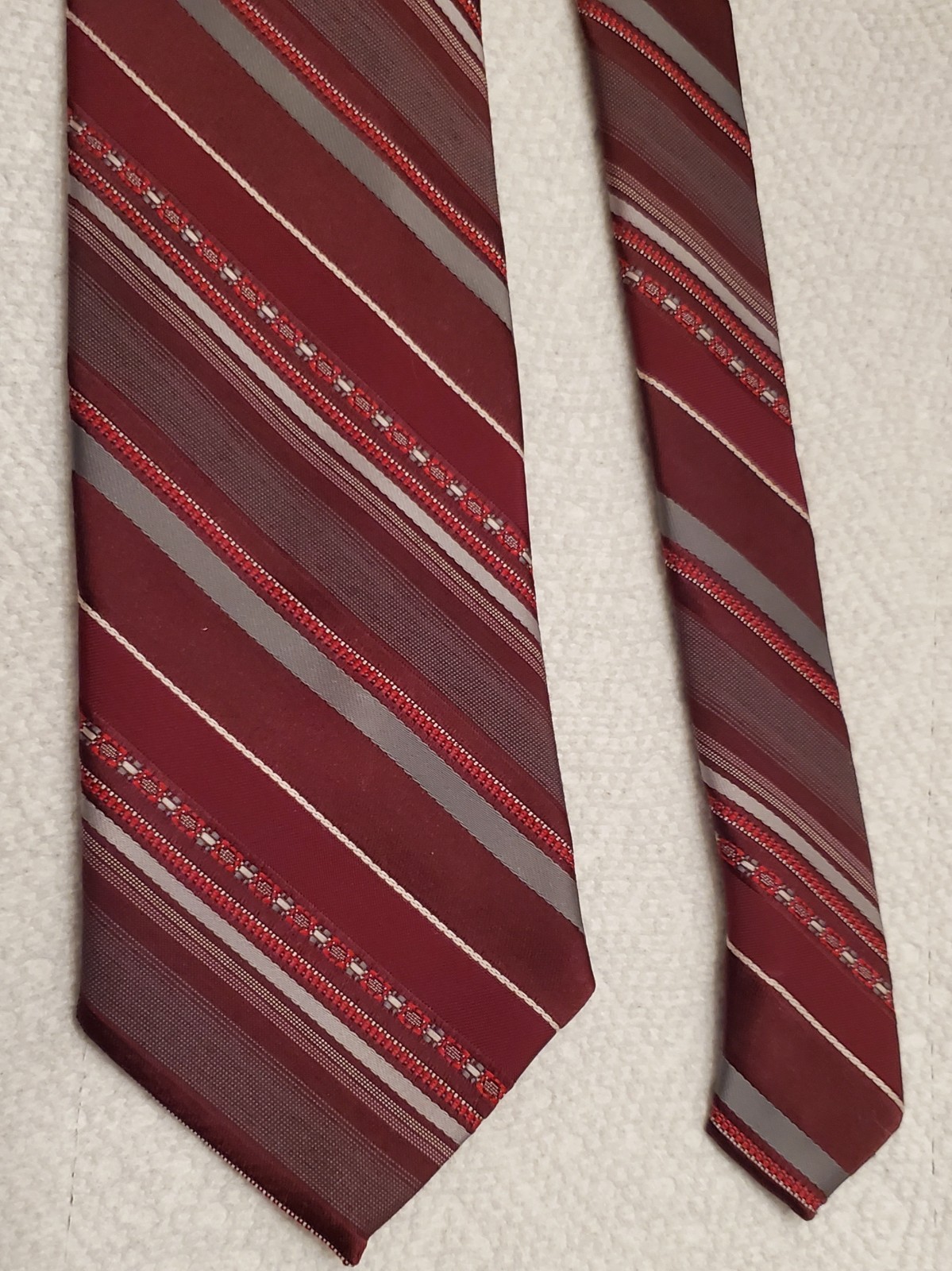 Vintage BDF Men’s Tie Polyester Maroon Stripe Necktie Excellent 3 1/2″ X 53″