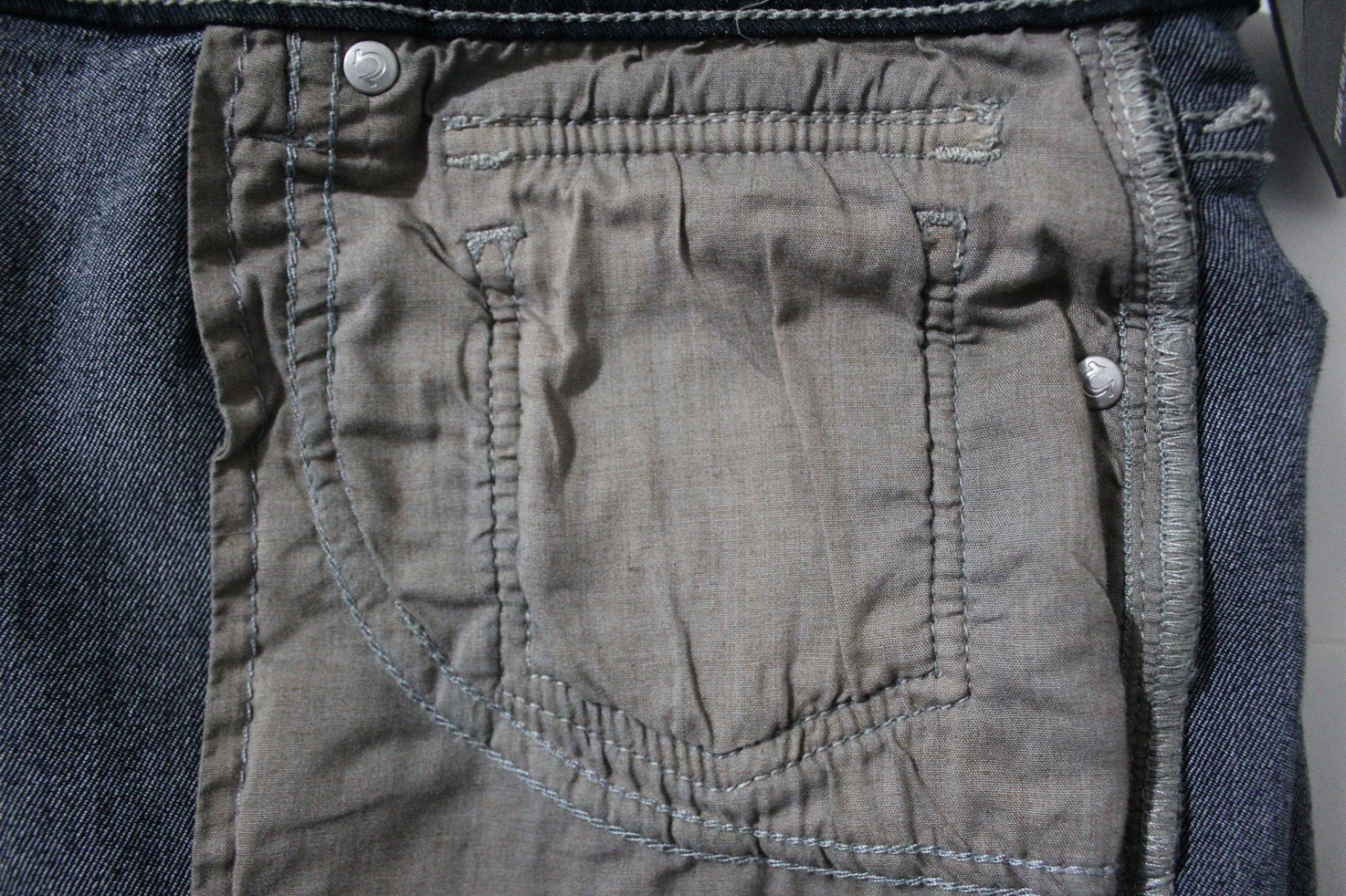 True Religion Men’s Jeans size 32 Relaxed Slim