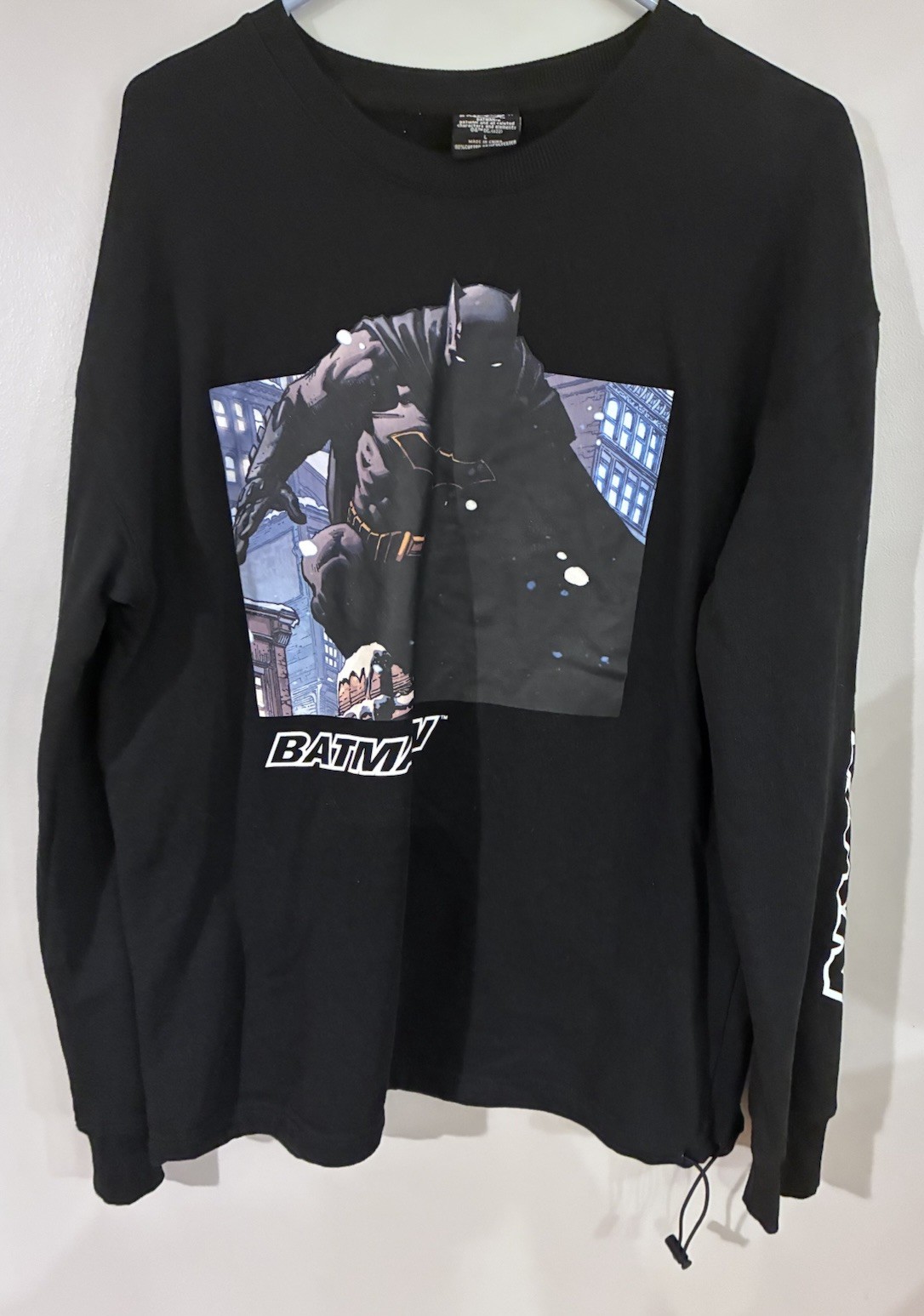 DC Comics Batman Night Watch Toggle Crewneck BoxLunch Exclusive Sweatshirt Large