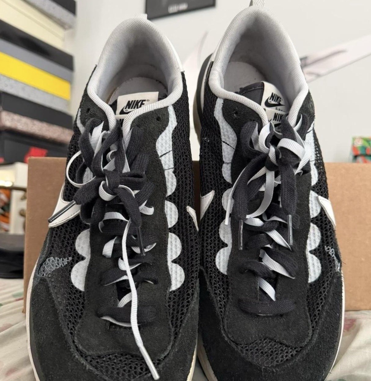 Nike sacai Men’s Low Top Mesh Lace-Up Athletic Sneakers Black/White