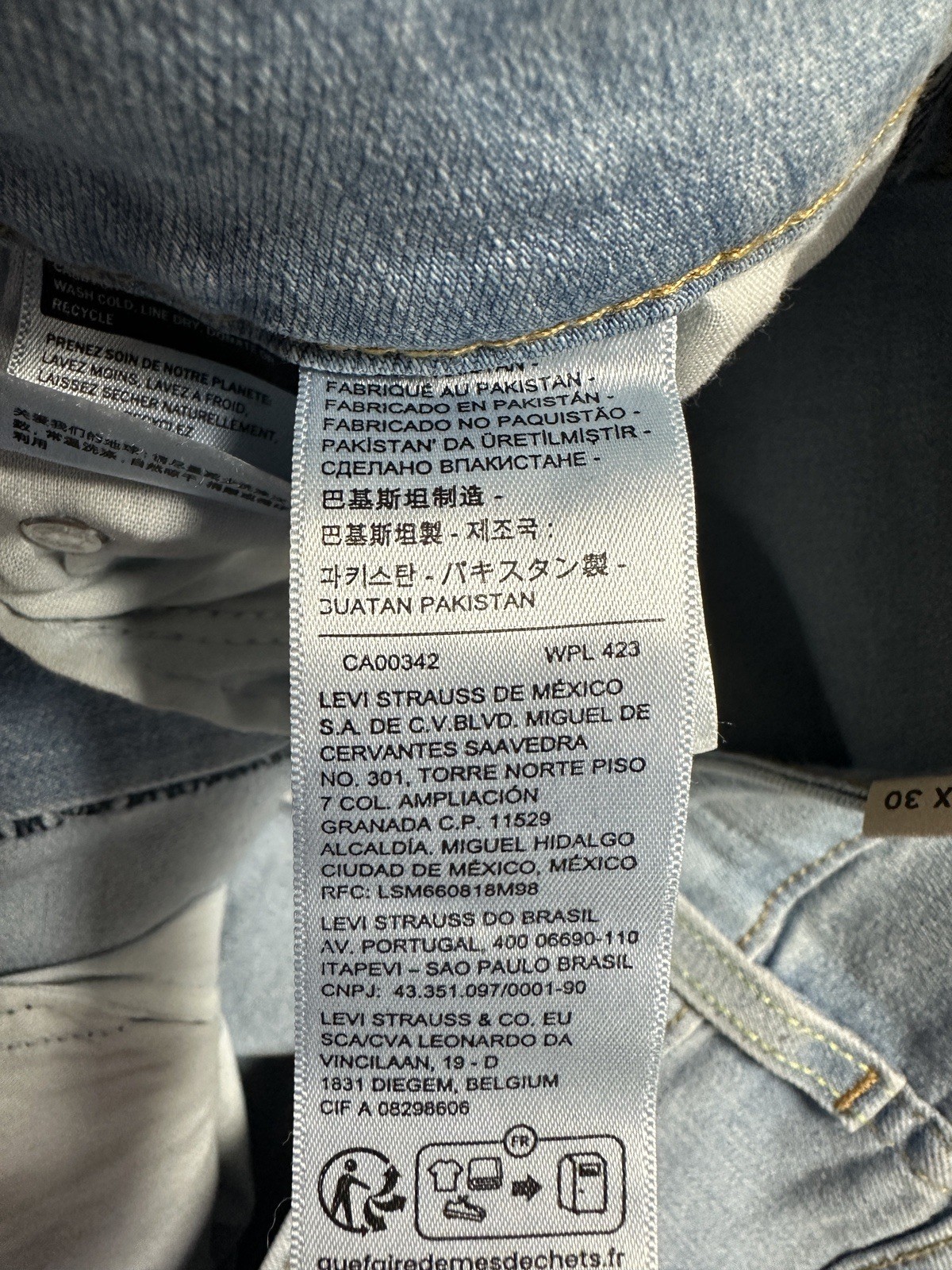 New Levi’s 726 High Rise Flare Women’s Jeans Different Route – Light Wash 32×30