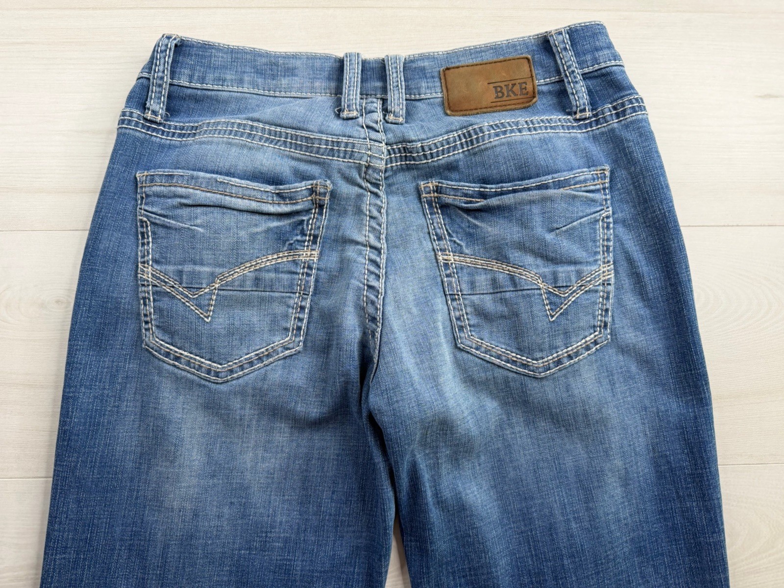 Buckle BKE Jake Jeans Boot Leg Medium Wash Stretch Whiskered Denim Mens 30×32