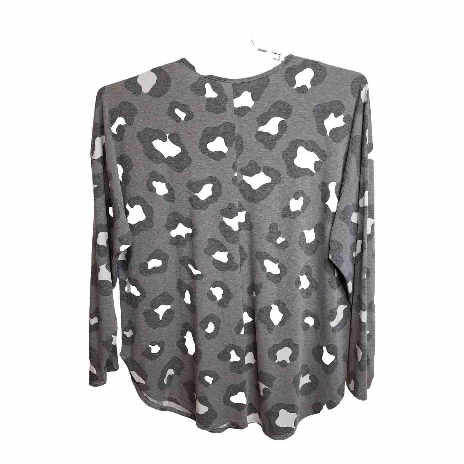 Unbranded Boutique Pullover Tunic Top Womens Size 5X-Large Gray Animal Print
