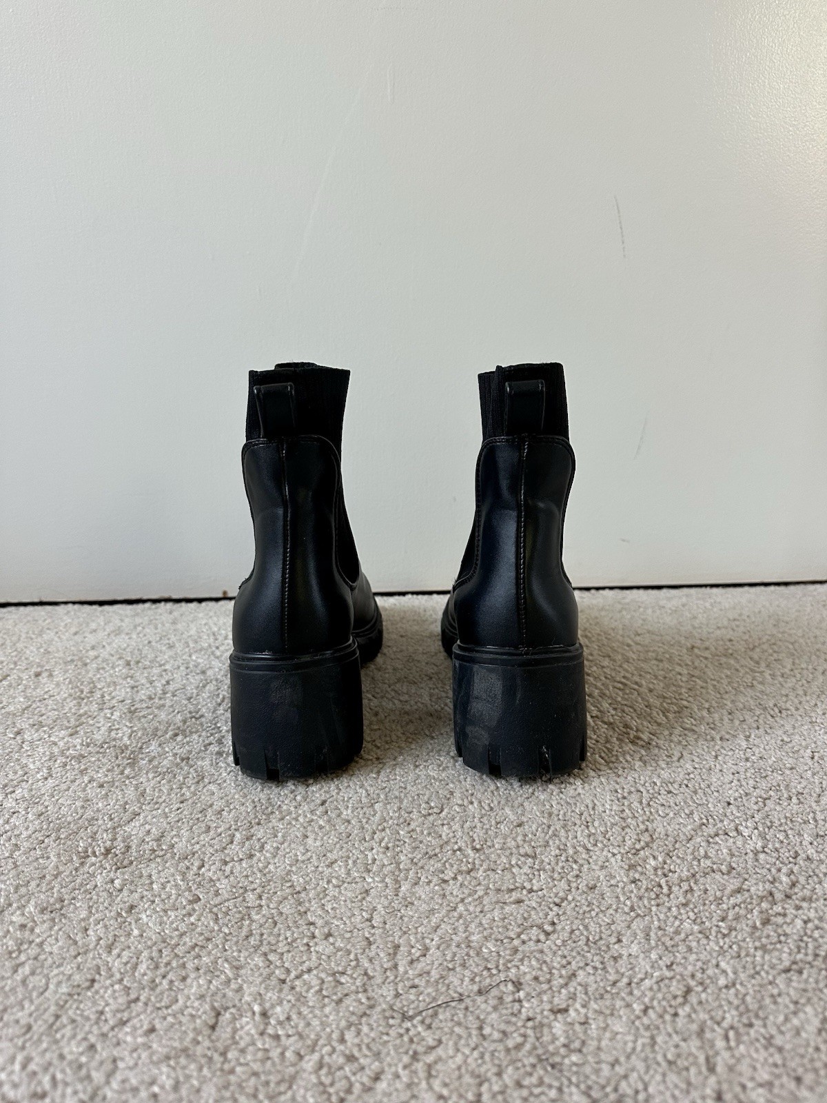 Steve Madden HUTCHH20 Black Leather Ankle Bootie Lug Sole US 6