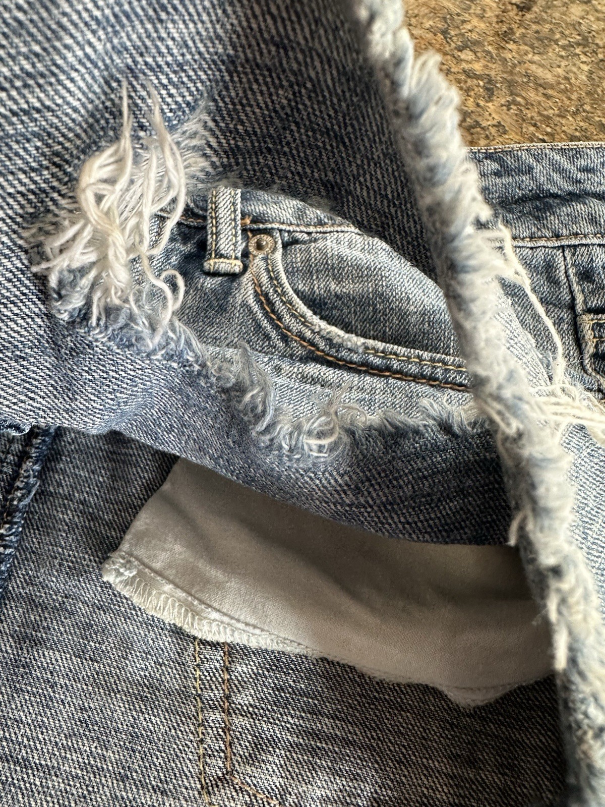 American Eagle Distressed Cut Off Jean Shorts Women’s Size 2 * See Details*