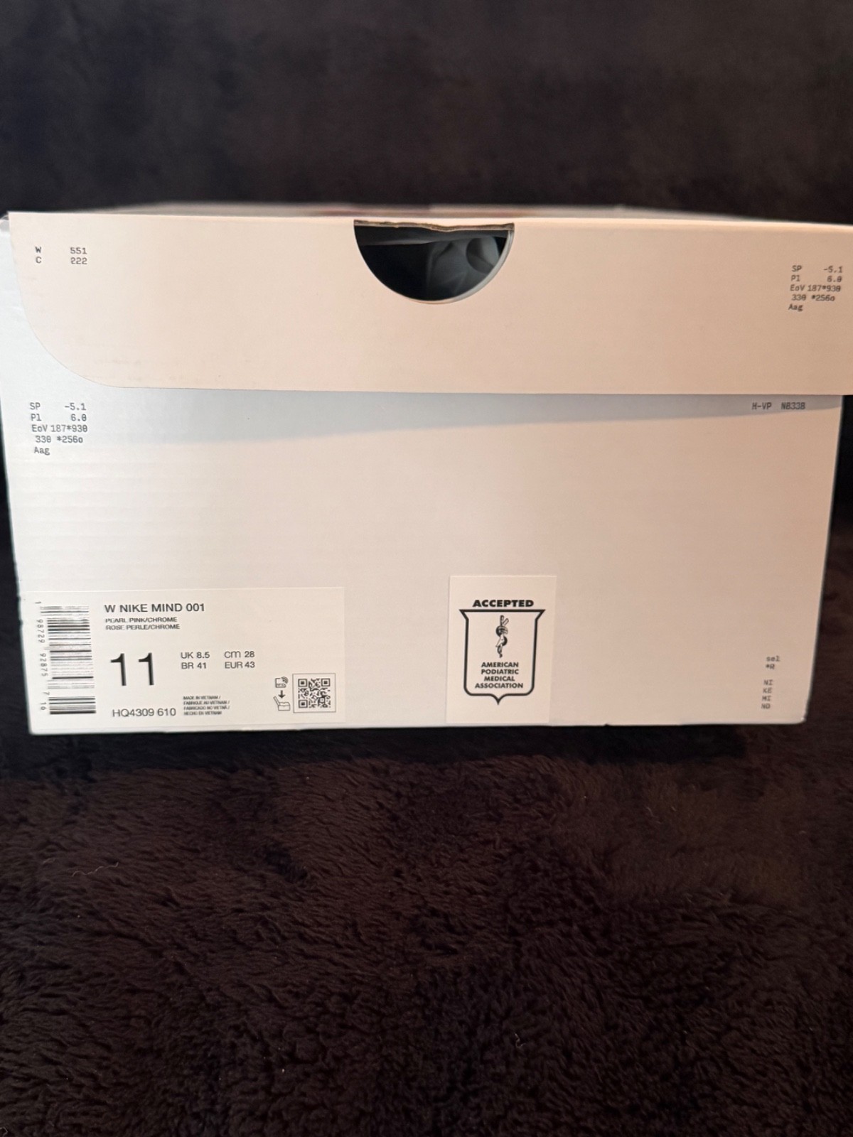 pink nike mind slides size 11 in women’s
