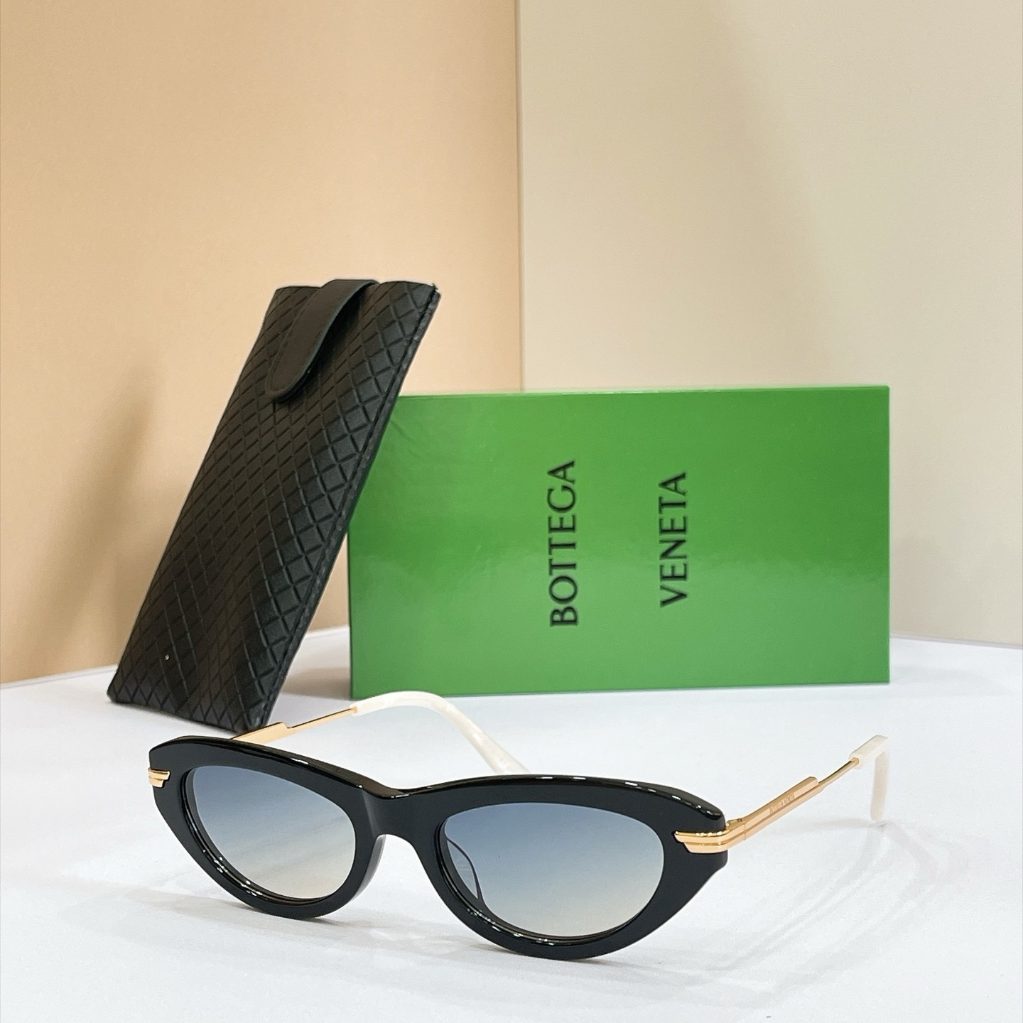 Bottega Veneta Unisex Sunglasses BV1368S 53-19-140 Black Blue Gradient Lens