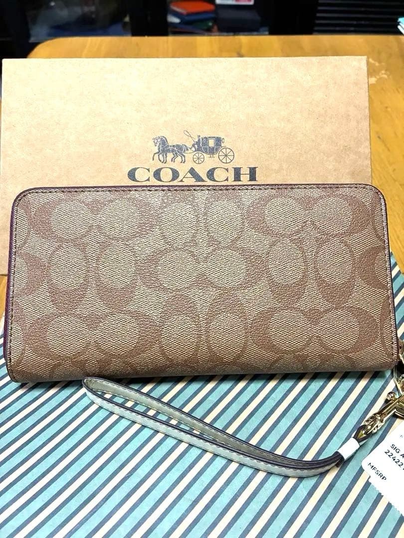 New and Unused COACH Snoopy Embroidered Patch C4598 Long Wallet