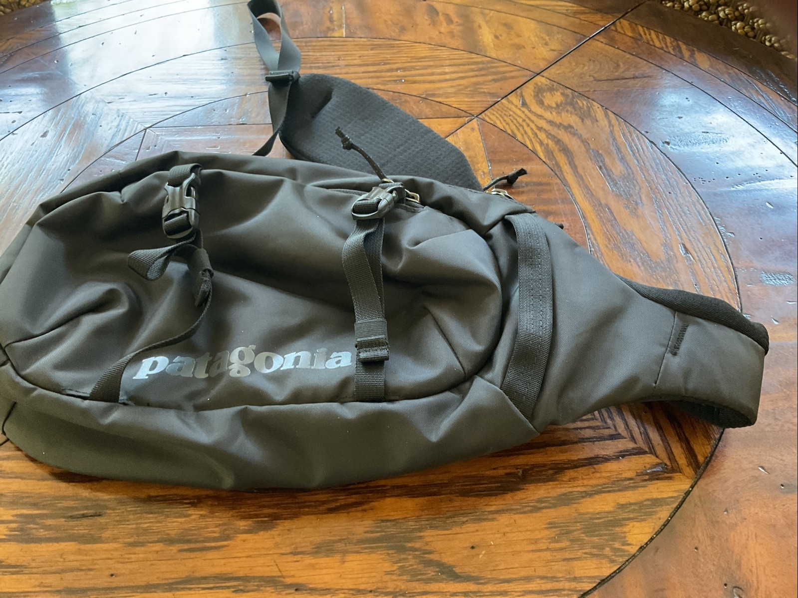 Patagonia NWOT Atom Sling 8L Crossbody Bag