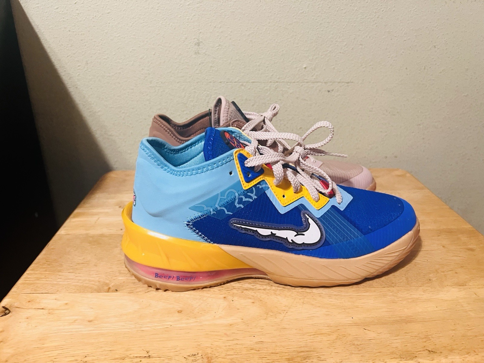 Lebron Space jame Nike 18
