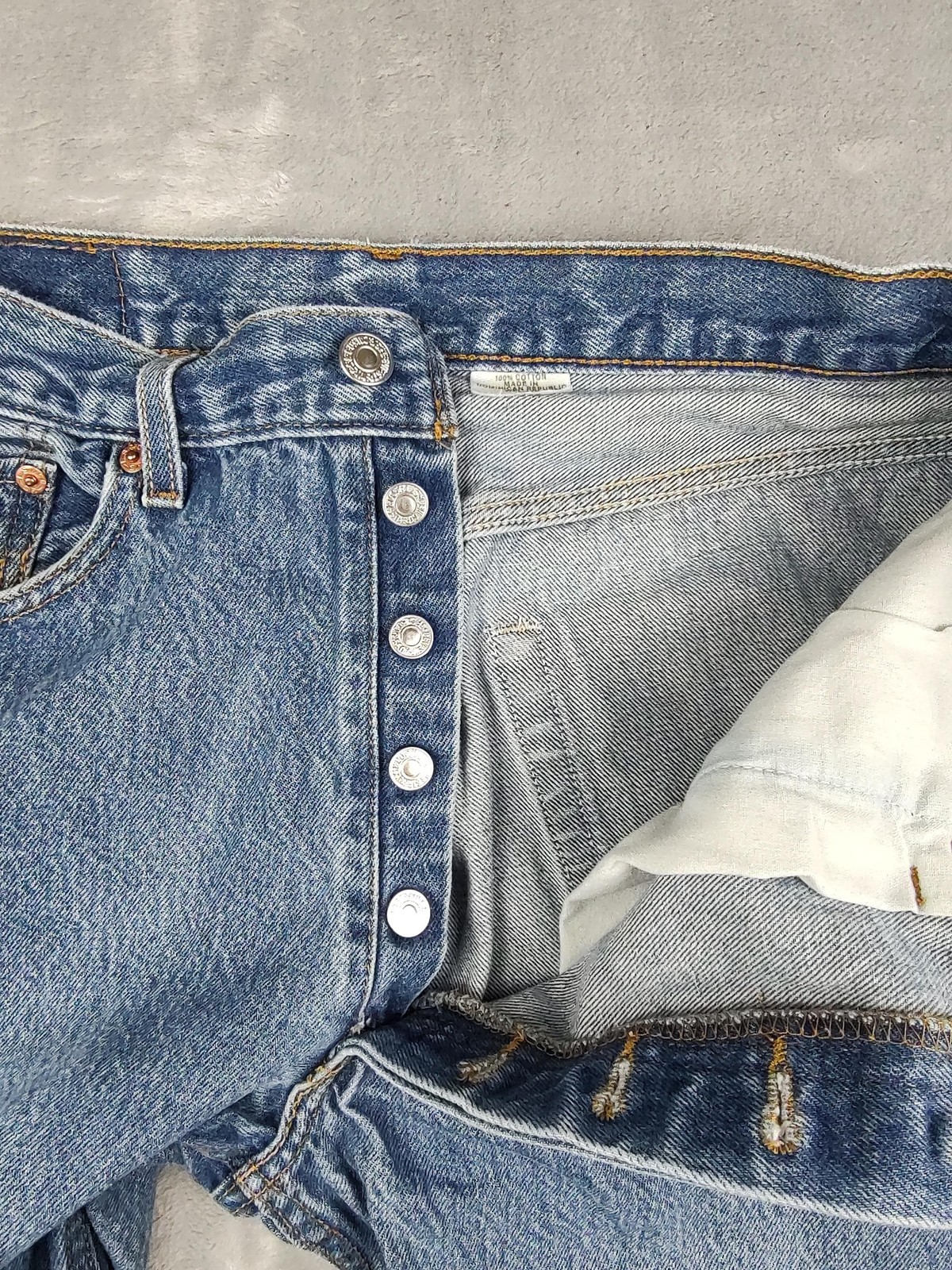 Levis 501 Jeans Mens 34×36 Blue Button Fly Straight Leg 100% Cotton Denim Pants