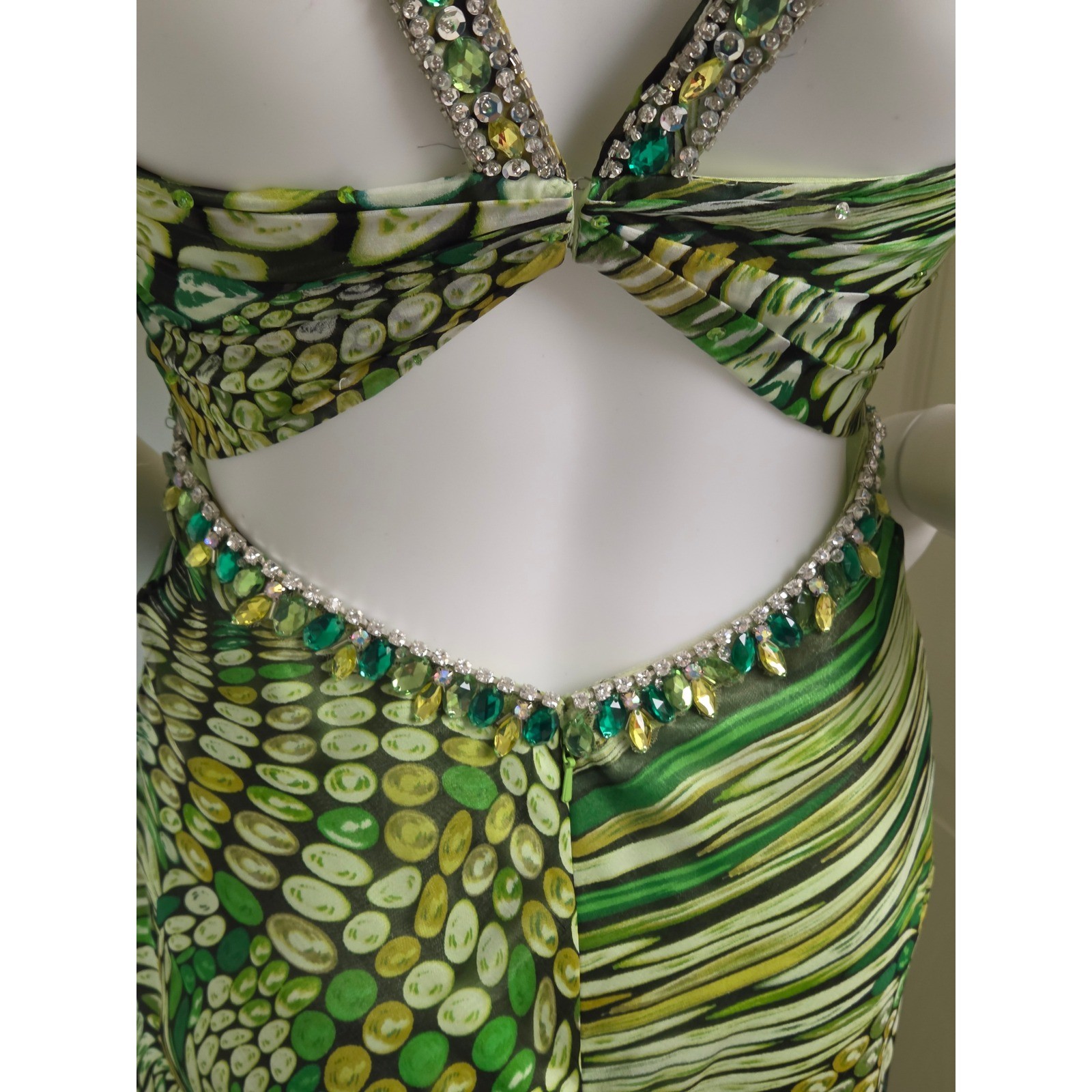 Mori Lee Madeline Gardner Green Silk Beaded Keyhole Formal Gown Dress Size 1/2
