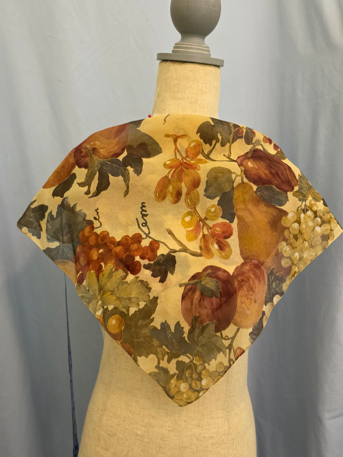 20×20 inches square grapevine scarf VTG muted tones