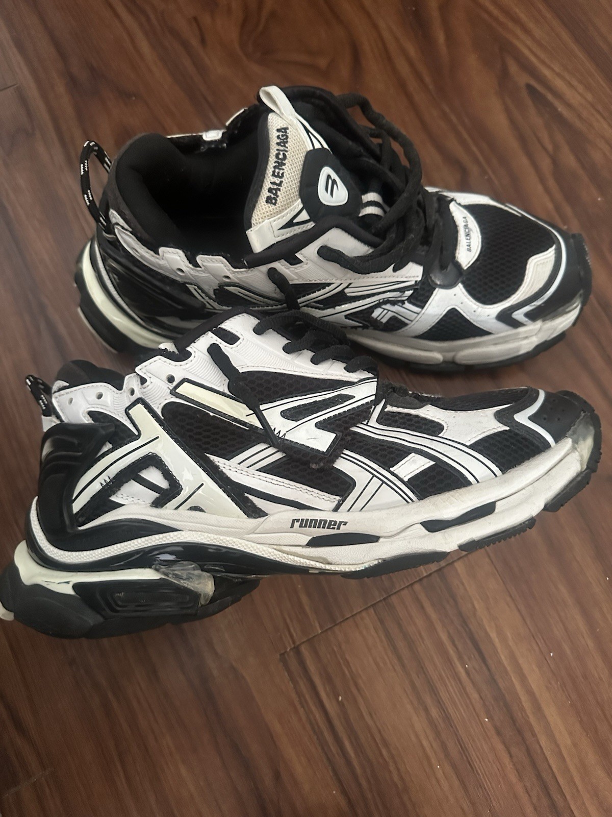 Balenciaga Runner Men’s Black/White Colorblock Low Top Lace-Up Sneakers