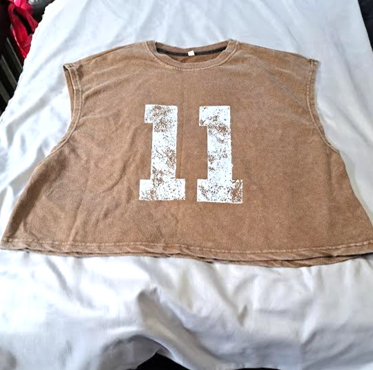 Women’s Distressed Luckey #11 Comfort Color Crop T-Shirt Size Large #Front/Back