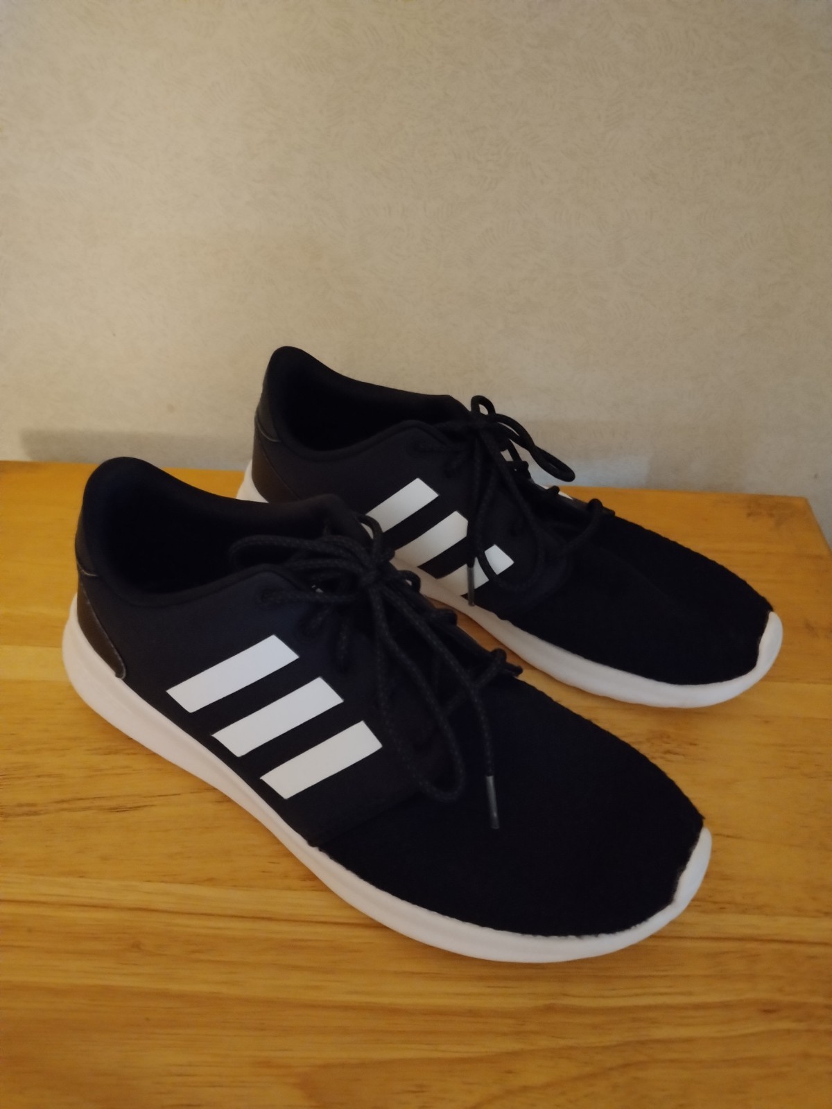 Adidas Cloudfoam Women’s Athletic Shoes Size 11 Black & White HWA 1Y3001