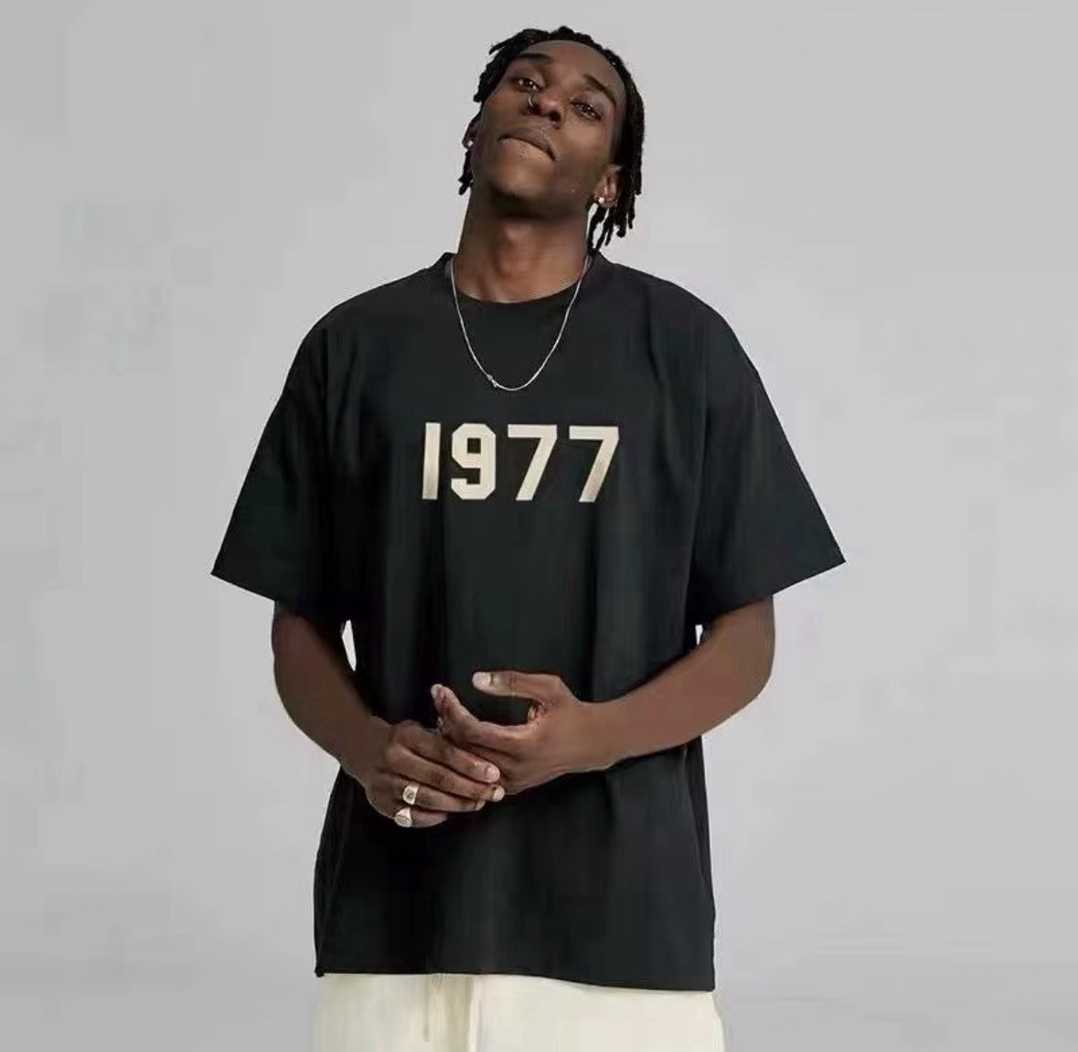 Essentials 1977 Men’s Black Logo Graphic Print Crew Neck Short Sleeve T-Shirt