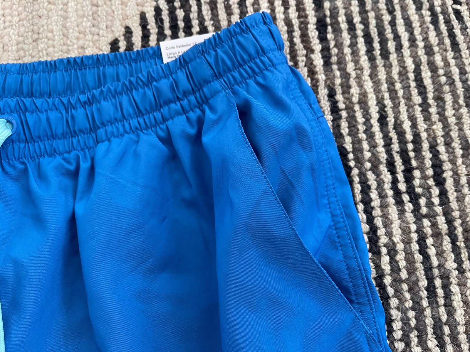 Nike Men’s Blue Standard Fit Mid Thigh Length Shorts Size Large NWT