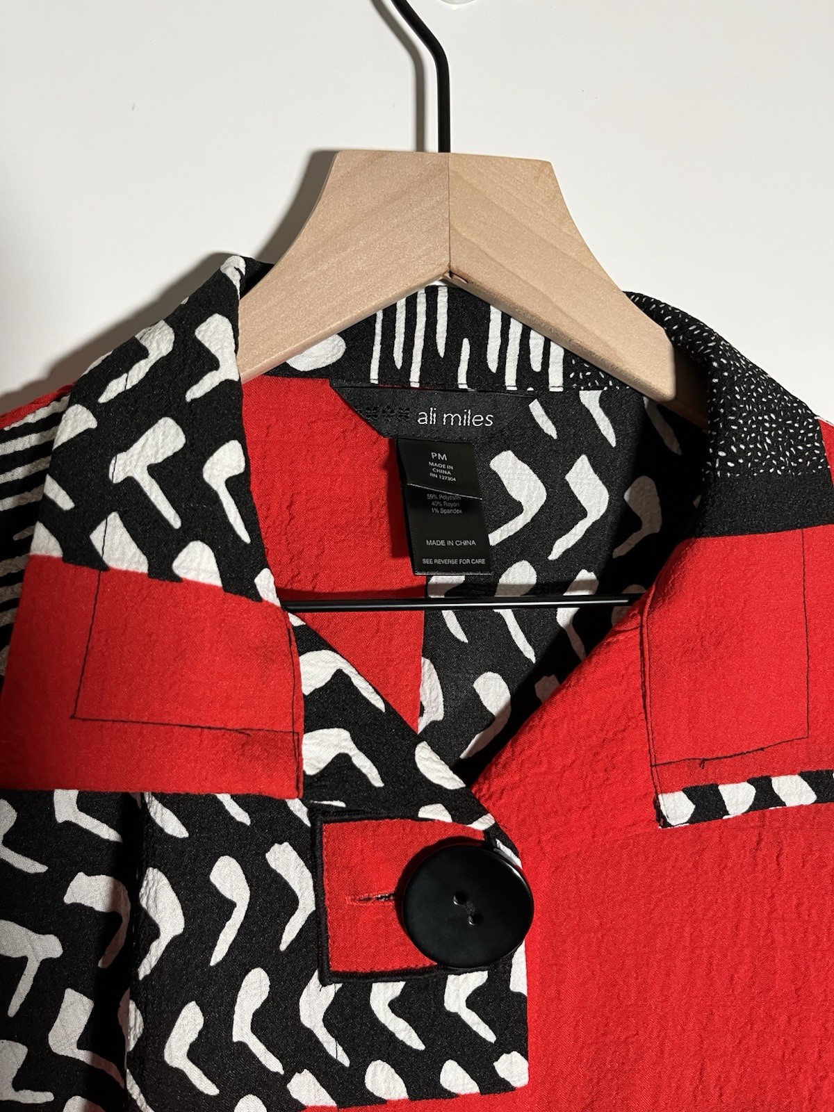 Ali Miles Women’s Button Front Abstract Top Red Black Artsy Retro Relaxed Fit