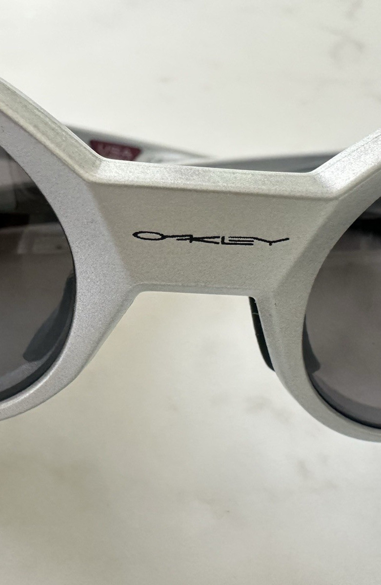 Oakley Eye Jacket Redux Polarized Silver Sunglasses OO9438-0158 137mm $249 NWOT