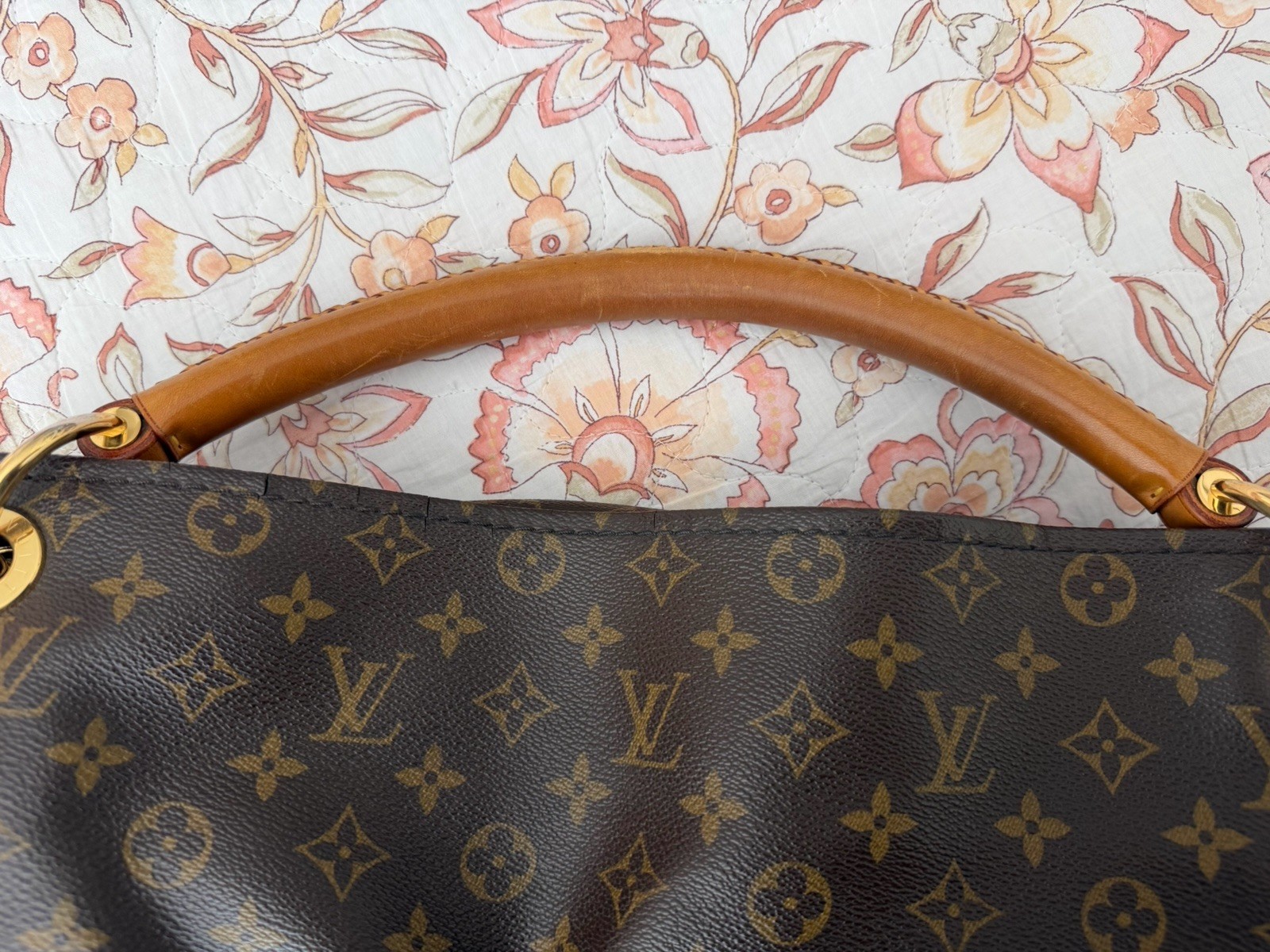 Authentic Louis Vuitton Artsy Monogram MM