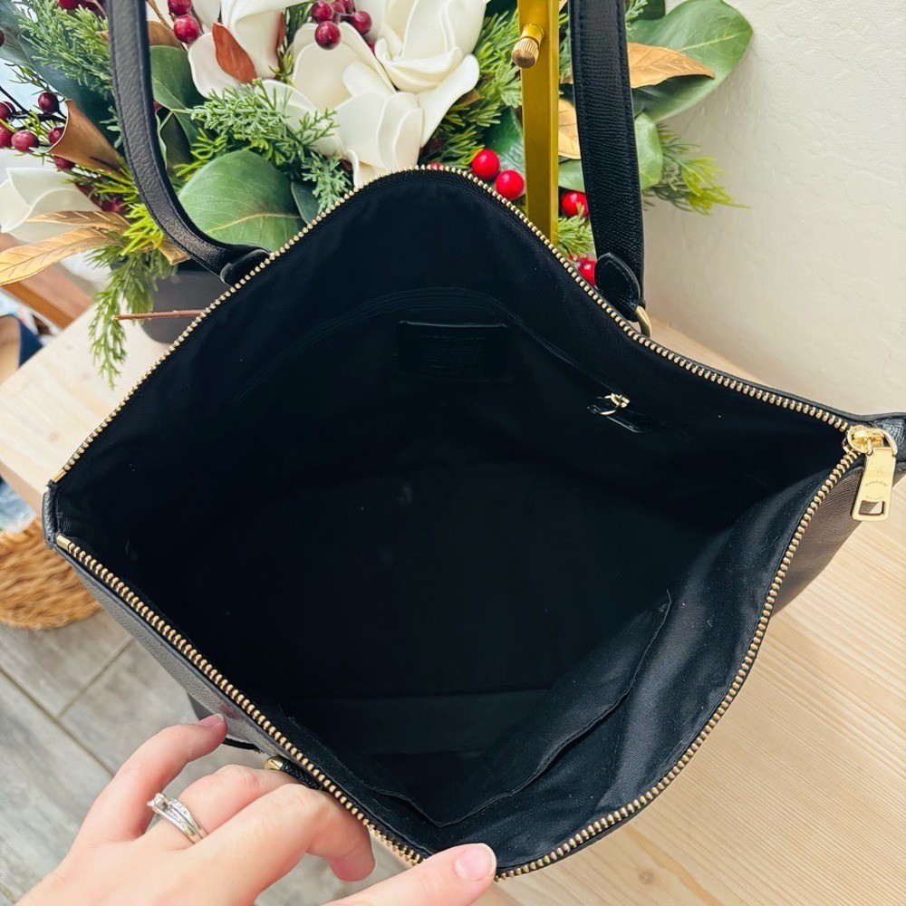 Coach Gallery Tote Bag Black Leather Gold Accents F79608