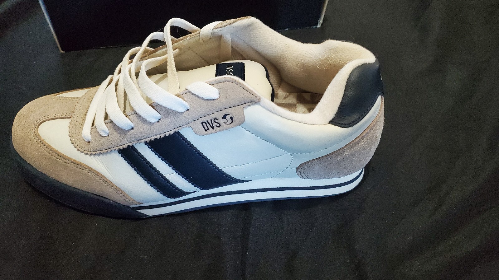 Dvs Shoe Company Milan Size 9 Cream / Blue