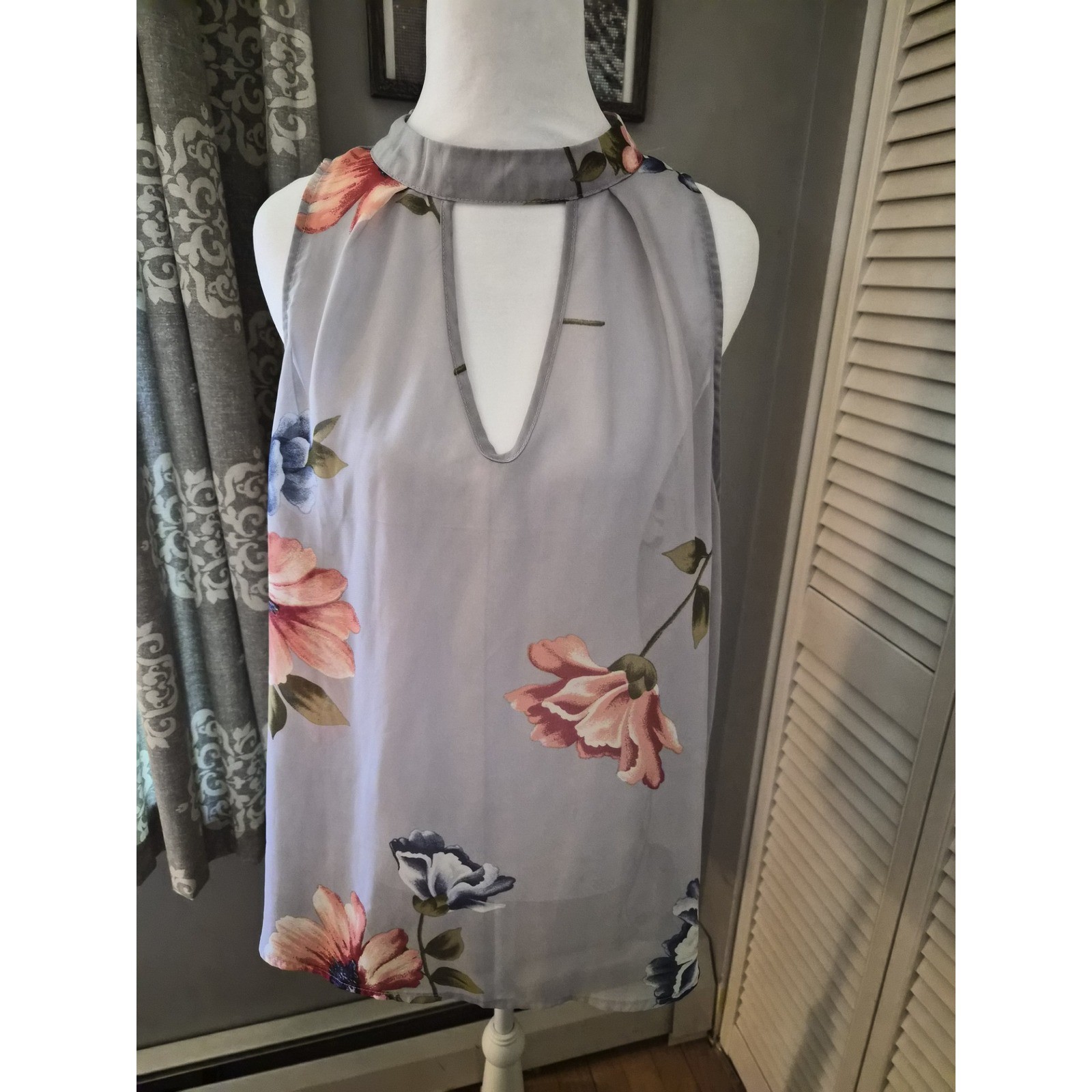 Cleo Women’s Floral Keyhole High Neck Sleeveless Blouse Lavender Grey L