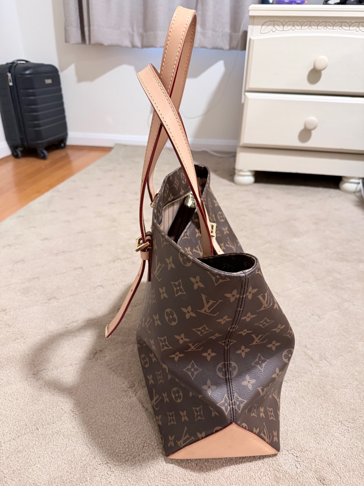 Louis Vuitton Mezzo Tote Bag in excellent condition, used on only a few trips.